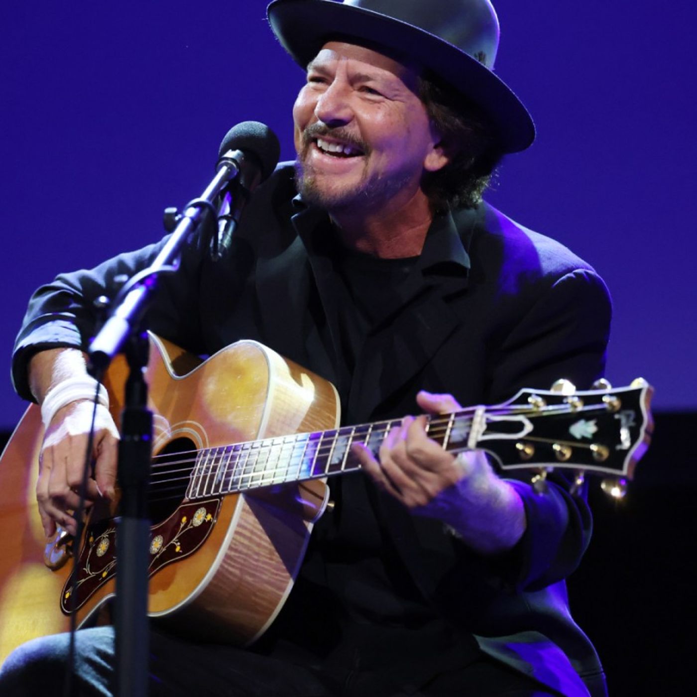 Watch Eddie Vedder Busk in Dublin in Honor of Glen Hansard episode artwork