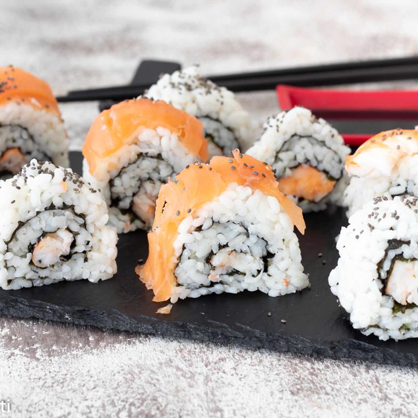 Il trucco per fare gli uramaki salmone e gamberetti perfetti episode artwork