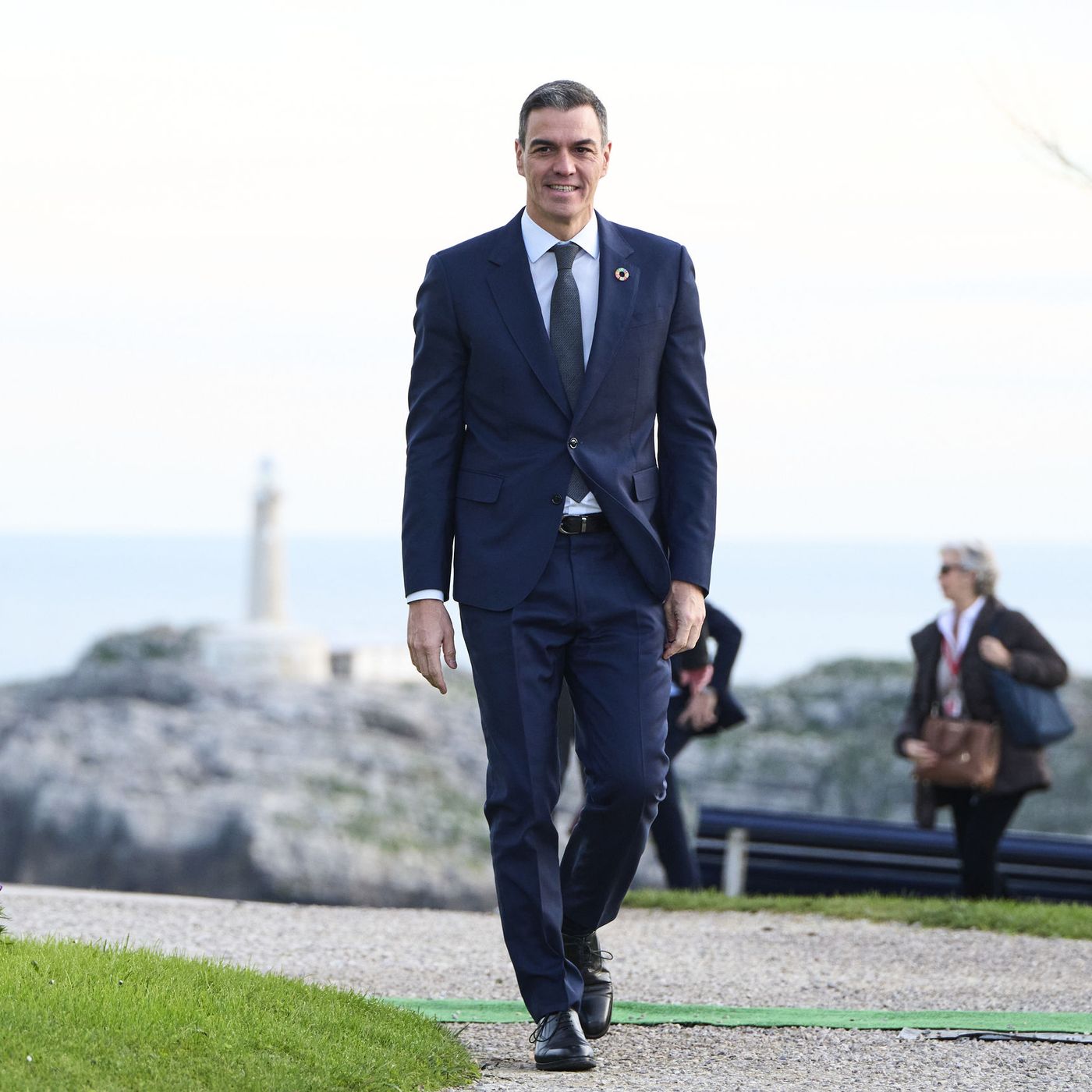 Tertulia de Federico: El Gobierno se la juega en los tribunales y en las Cortes