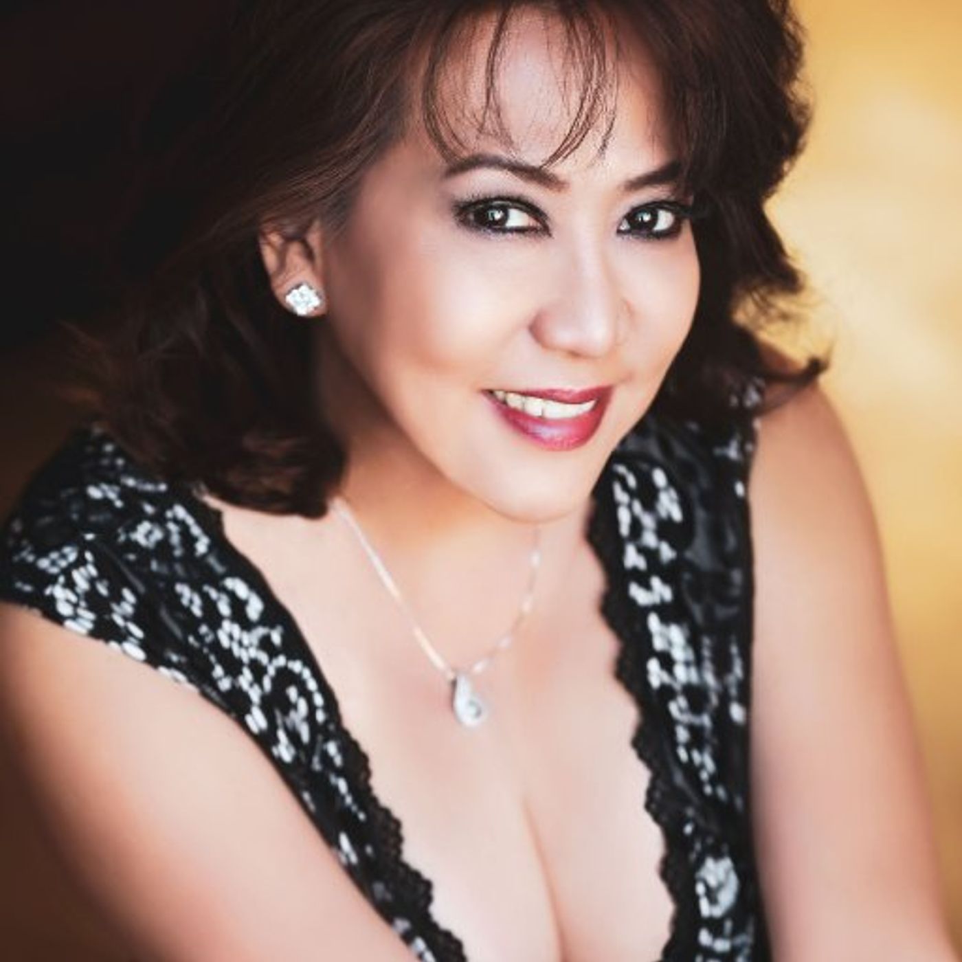 Philippines singer/songwriter now in Los Angeles Heidi Tann is my special guest with “Good Vibes”! episode artwork