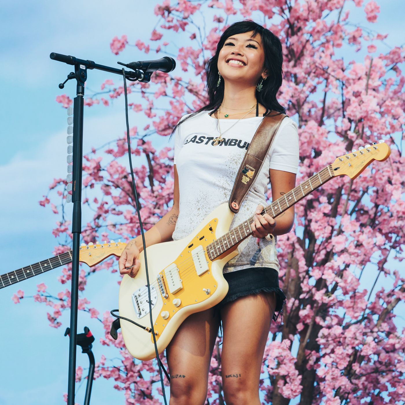 Watch Beabadoobee debut stripped-back ‘Pylon’ title track at Red Rocks episode artwork