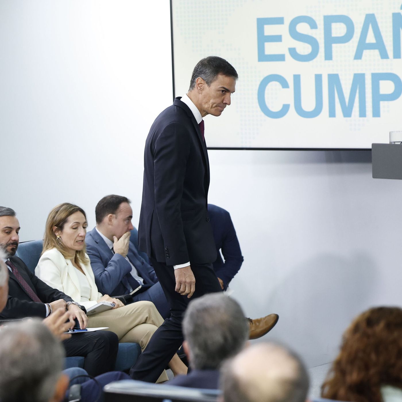 Prensa económica: Los datos de pobreza certifican el retroceso económico de España con Sánchez