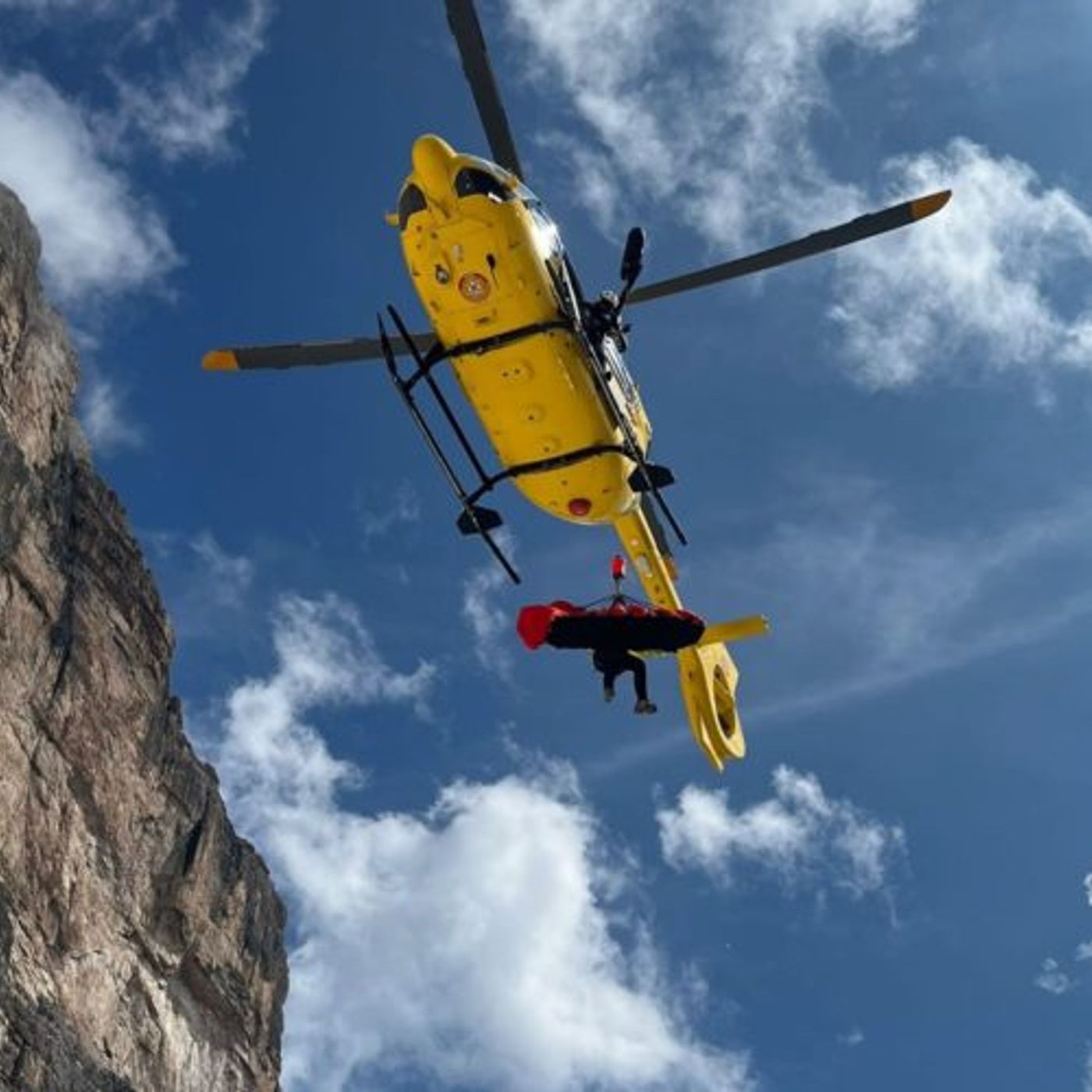 Ferito un alpinista: primo in cordata, è caduto durante un’ascesa sul Cornetto episode artwork
