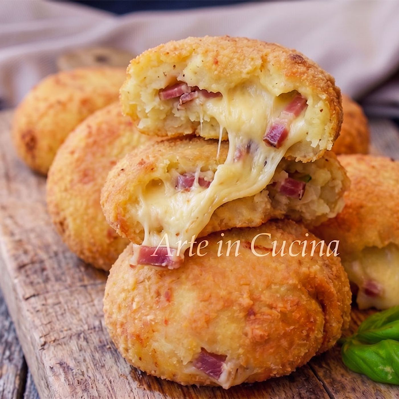 BOMBE di PATATE con SPECK e provola