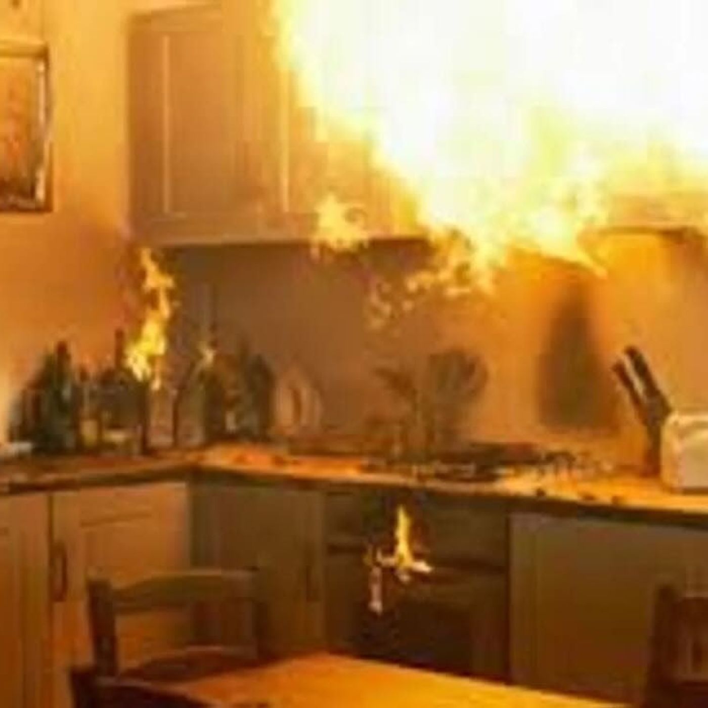 Sperlonga, vuole cenare ma la cucina è chiusa: napoletano dà fuoco al ristorante
