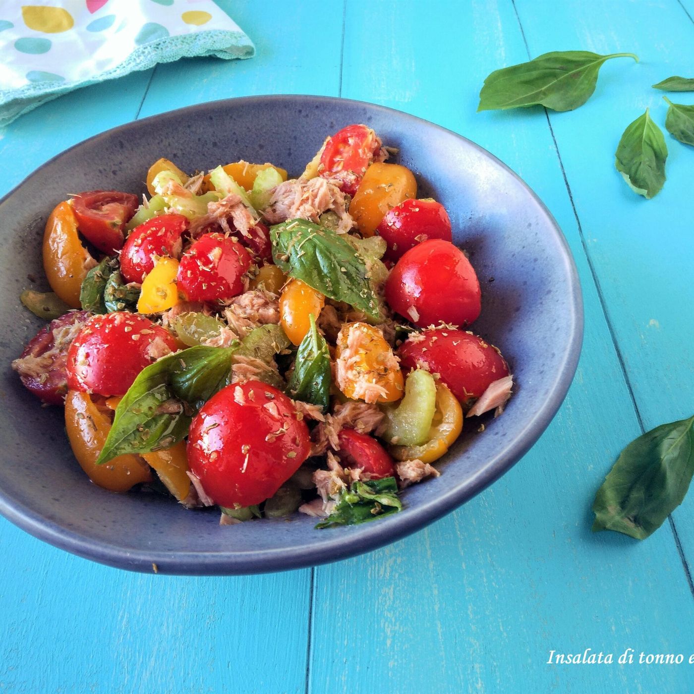 Insalata di tonno e pomodorini, piatto estivo gustoso e colorato episode artwork
