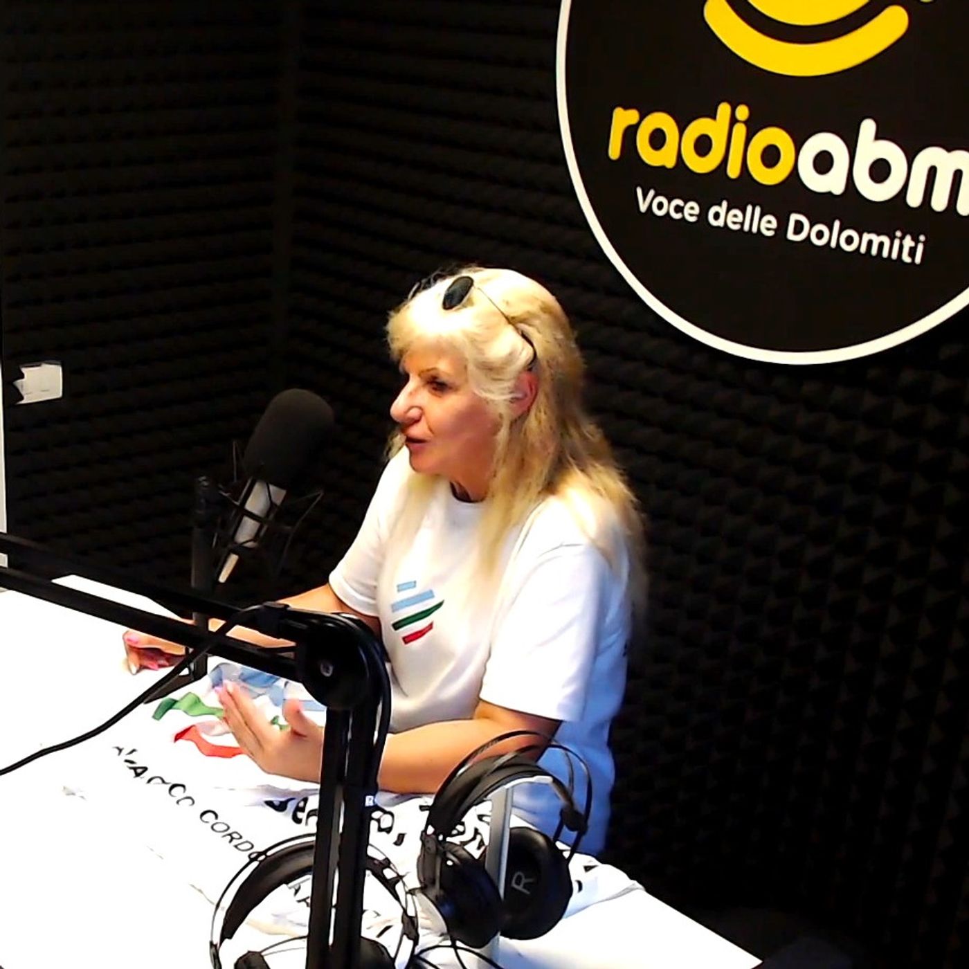 Intervista a Silvia Squaiera - Hermanados Por Un Sentimiento episode artwork