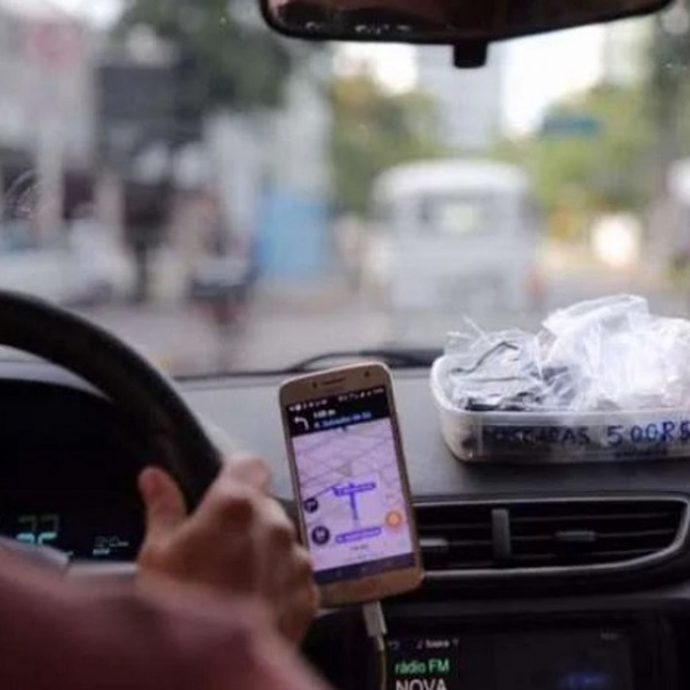 "Corrida que custa R$ 15,00 subiu para R$ 89,00", questiona passageira sobre valores da Uber durante chuva em Juazeiro-BA; empresa responde
