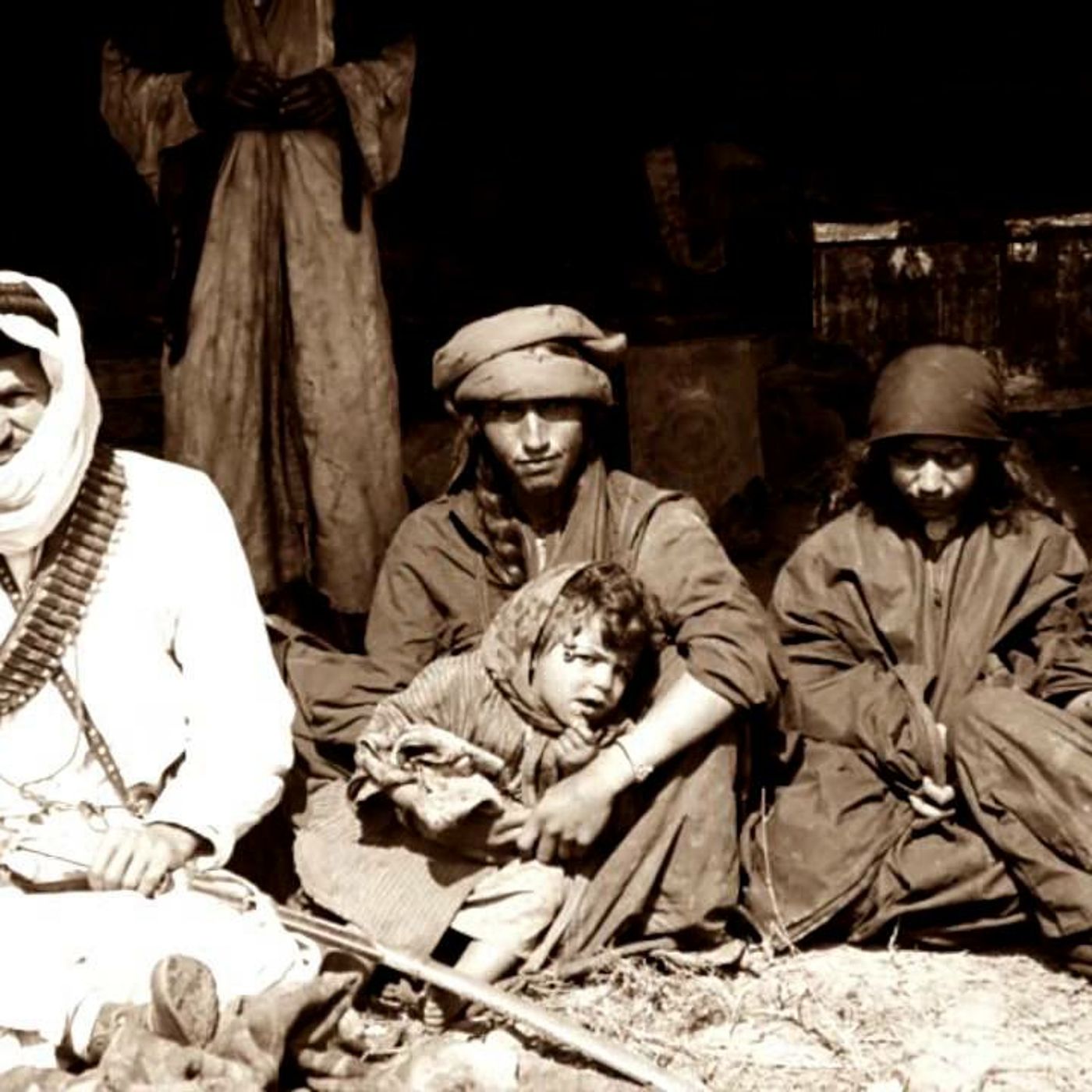 صحب الناس قبلنا ذا الزمان صحب الناس قبلنا ذا الزمان