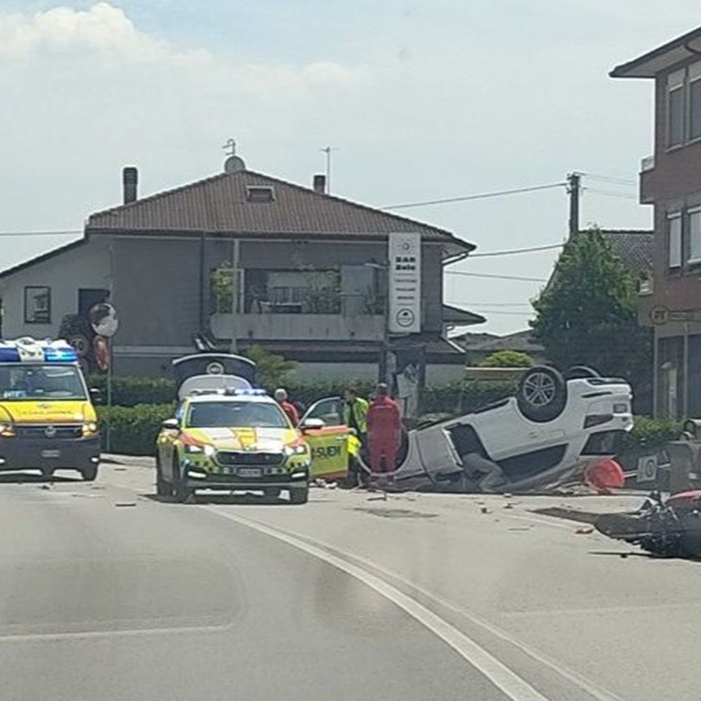 Scontro tra auto e scooter: morto un sessantenne, ferito l’altro conducente episode artwork