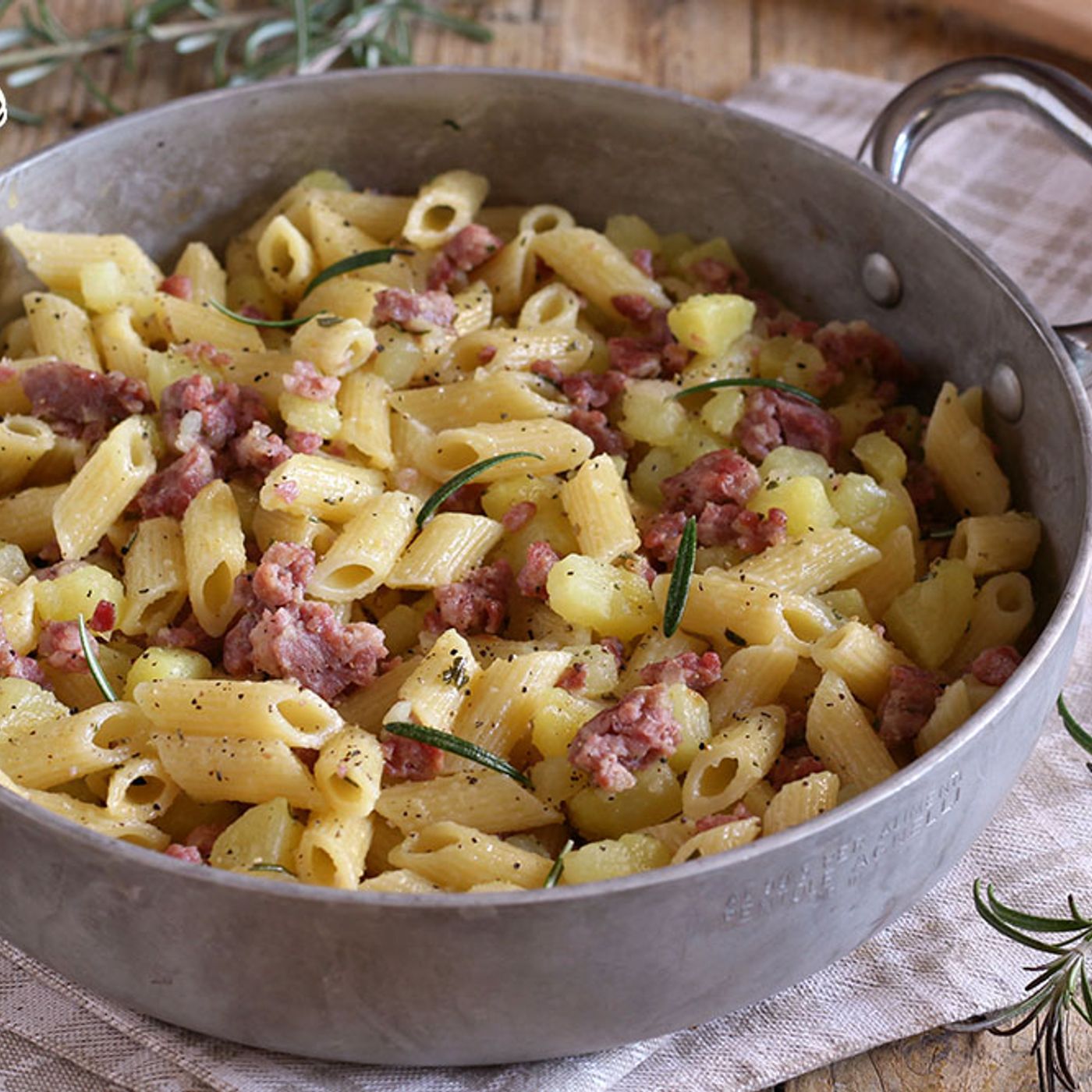Pasta con patate e salsiccia episode artwork