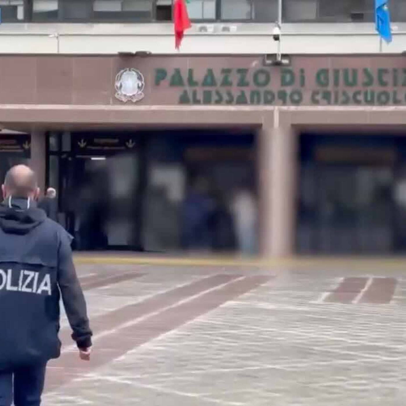 Napoli, forze dell'ordine corrotti vendevano per pochi euro informazioni sensibili di Vip e calciatori episode artwork