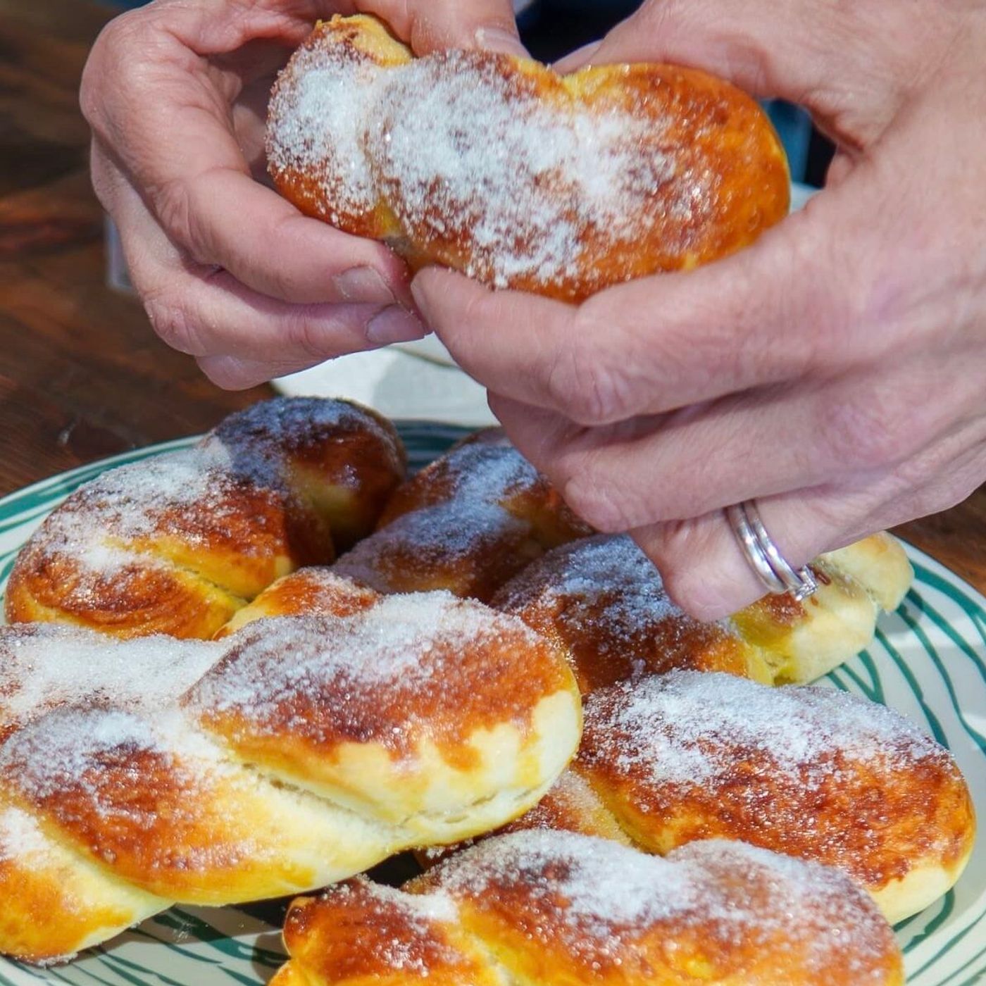 Brioches fatte in casa morbide e profumate: con l’impasto soffice ispirato alle michette di Dolceacqua episode artwork