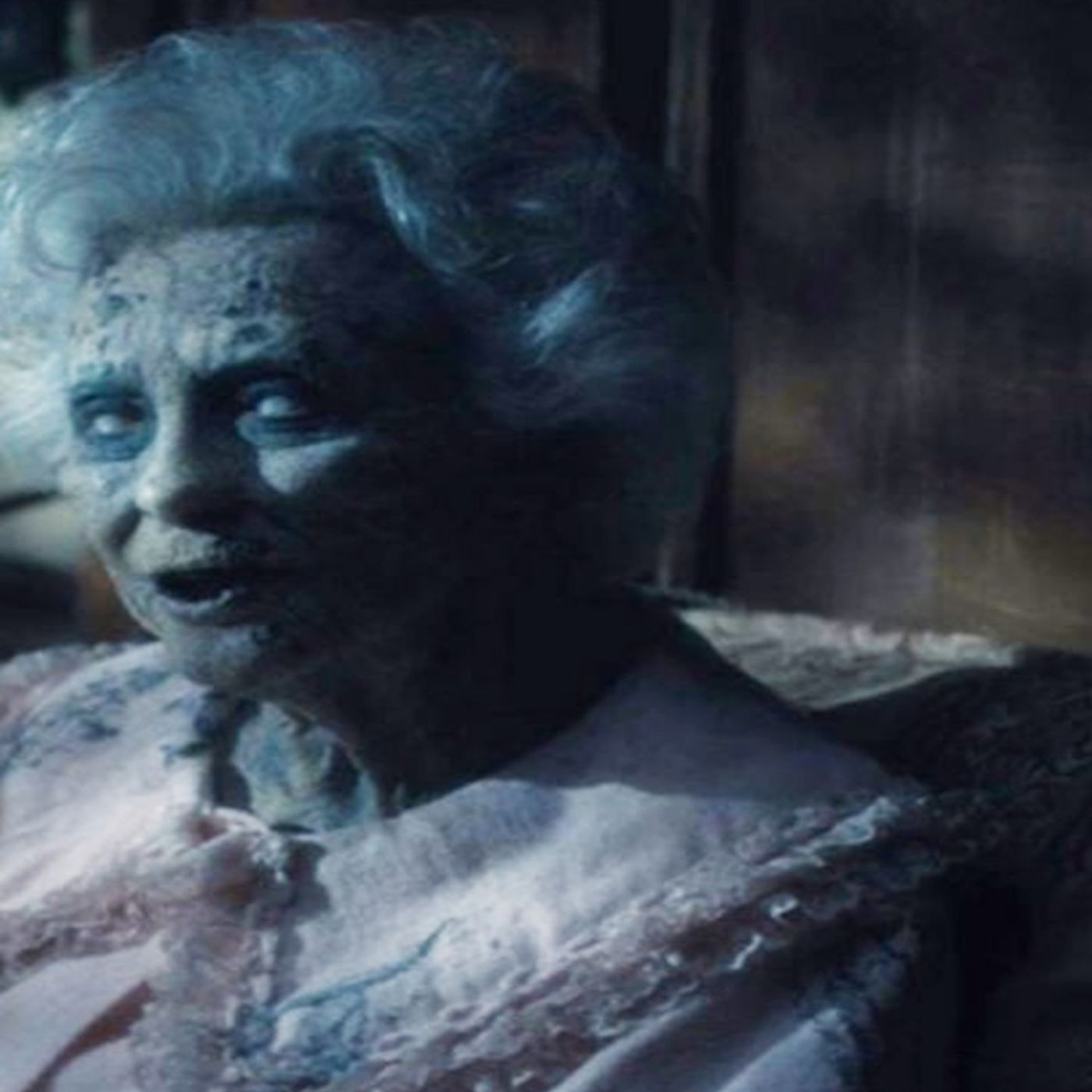 La Anciana Demonio De Ojos Grises - Historias De Terror - Voces De La Noche