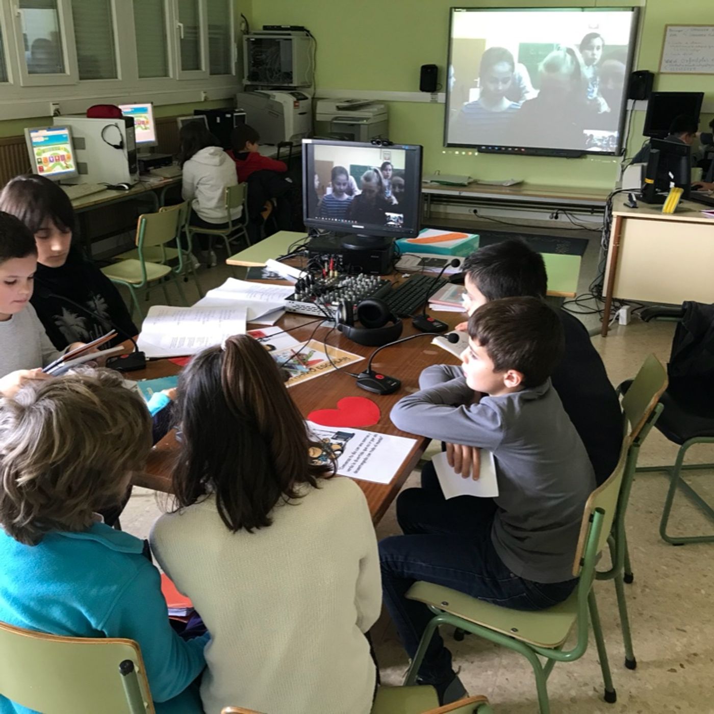 SPAIN AND POLAND - Videoconference between our students in English episode artwork