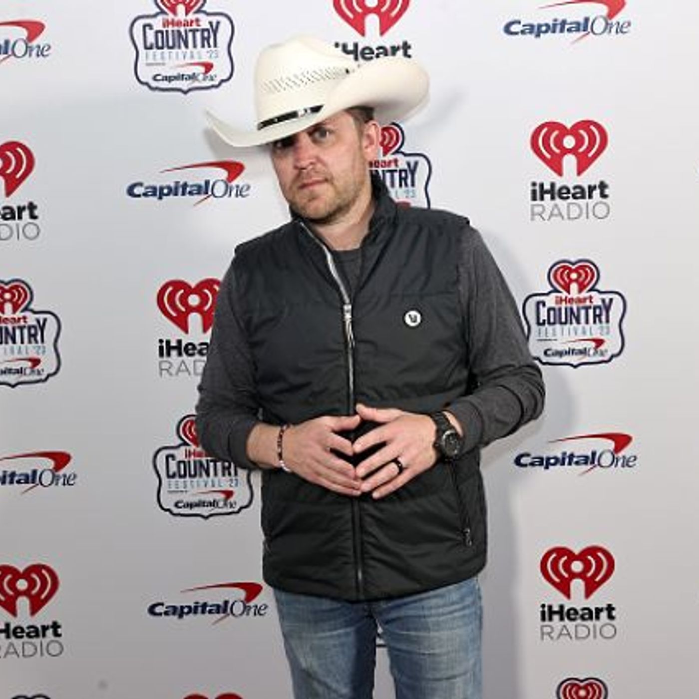 Justin Moore with Steve & Gina about his brand new album 10-16-24 episode artwork