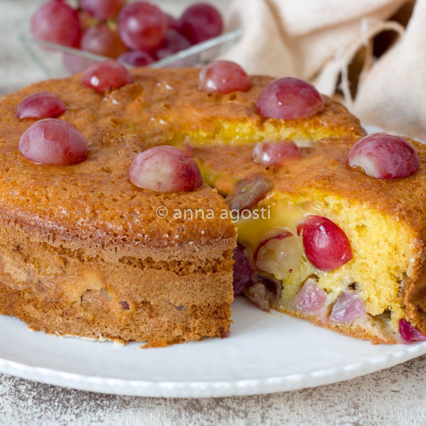 Torta all'Uva Soffice e Leggera: La Ricetta Facile d'Autunno