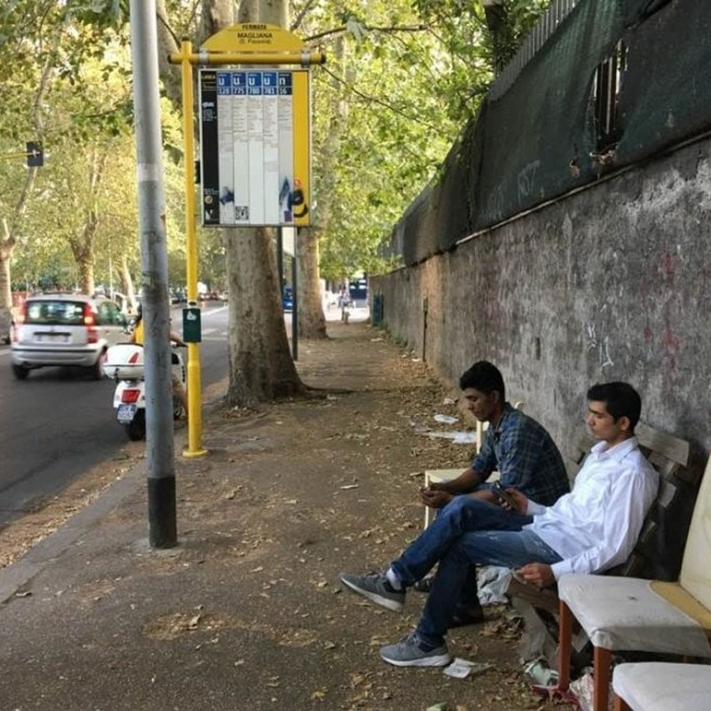 #347 Il trasporto pubblico a Roma è in via d'estinzione, anche i neofascisti piangono quando gli ricordi chi sono, e altre storie di Roma episode artwork