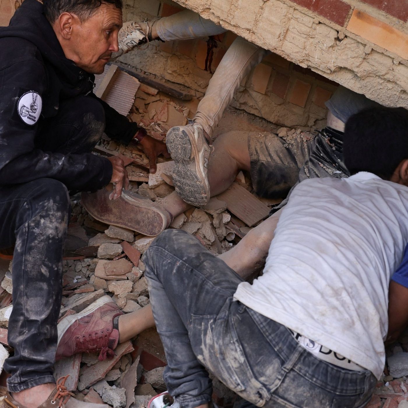 US pledges $150m in aid after Venezuelan earthquakes — Podcast with everything cover
