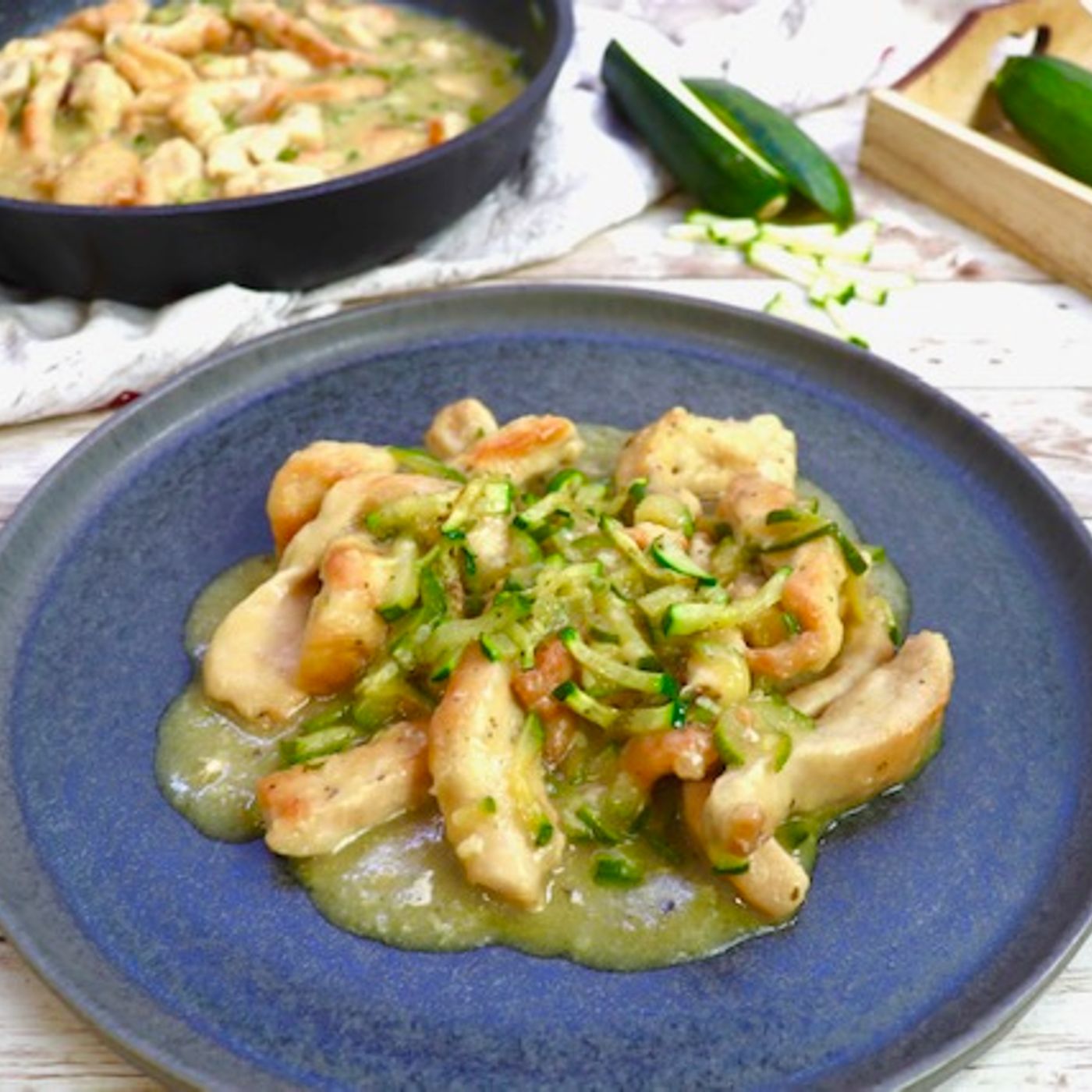 Straccetti di pollo cremosi con zucchine: ricetta facile e gustosa episode artwork