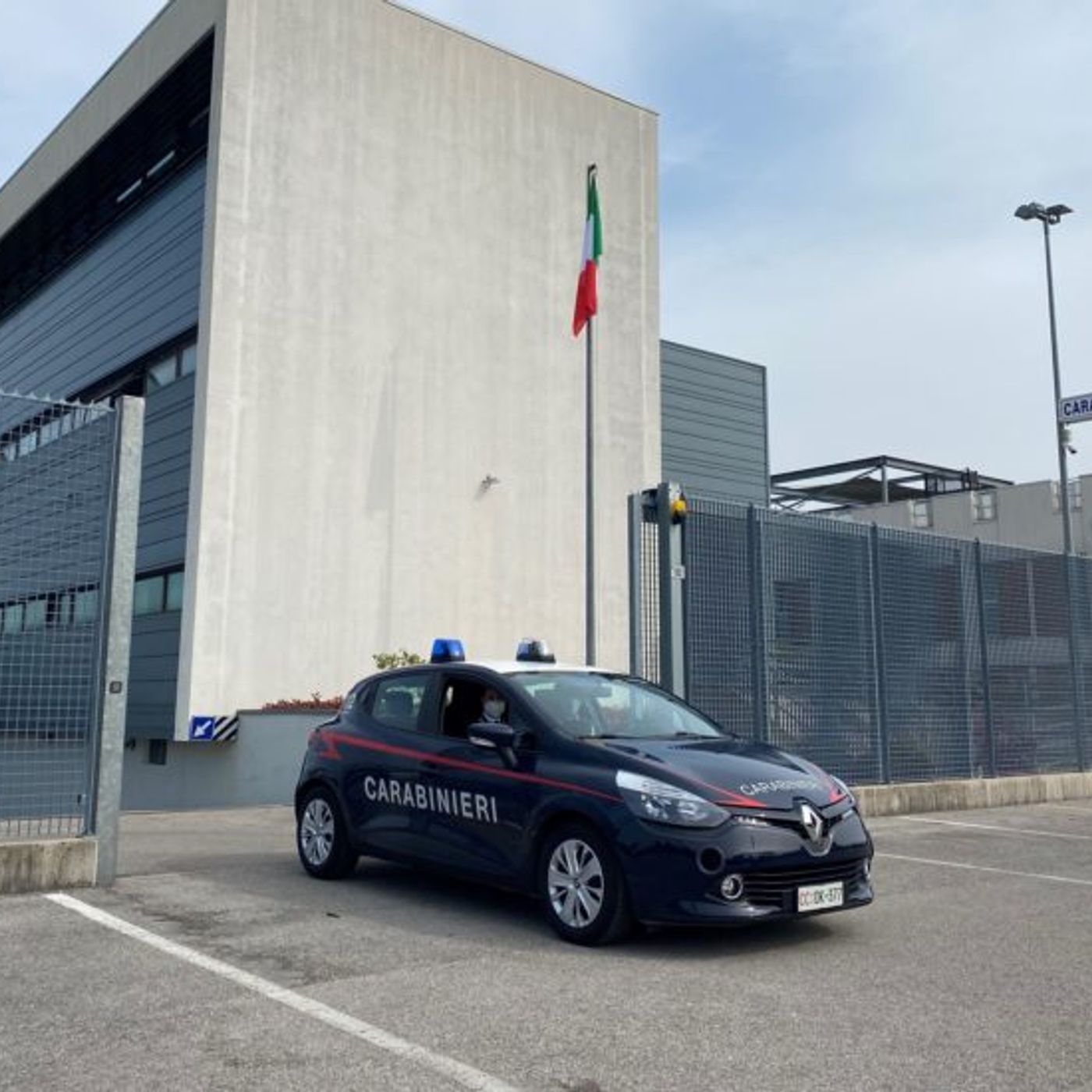 Finto collaboratore di un magistrato ruba gioielli a un’anziana: arrestato un giovane episode artwork