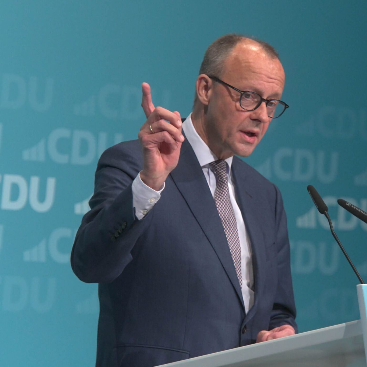 In migliaia in Germania contro l'intesa Cdu-Afd | 3/02/2025 | Il Corsivo episode artwork