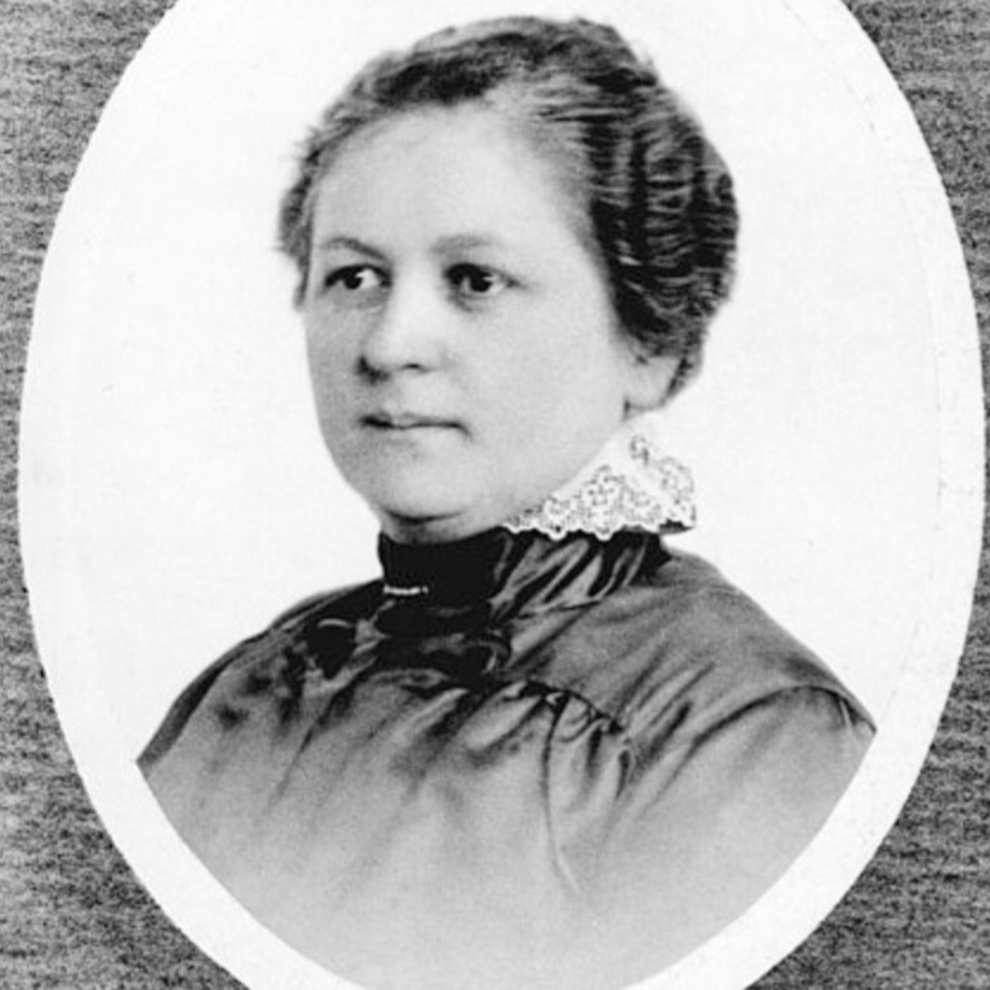 Biografías/Coral Bravo