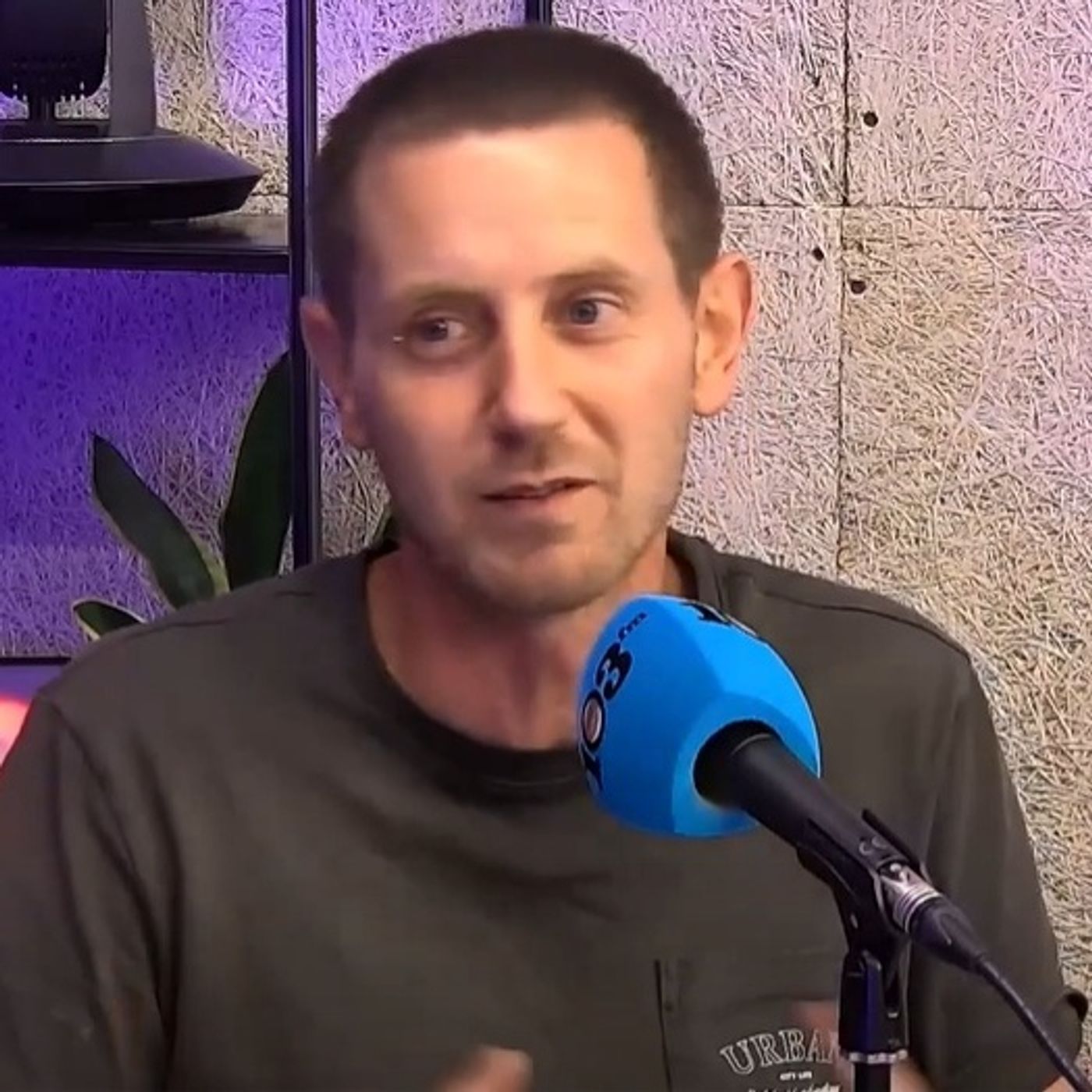 "בין עזה לאולפן": רועי ינובסקי, מפקד צוות מילואים וראש דסק פלילים בכאן 11, על המחיר האישי והכישלון האסטרטגי "בין עזה לאולפן": רועי ינובסקי, מפקד צוות מילואים וראש דסק פלילים בכאן 11, על המחיר האישי והכישלון האסטרטגי