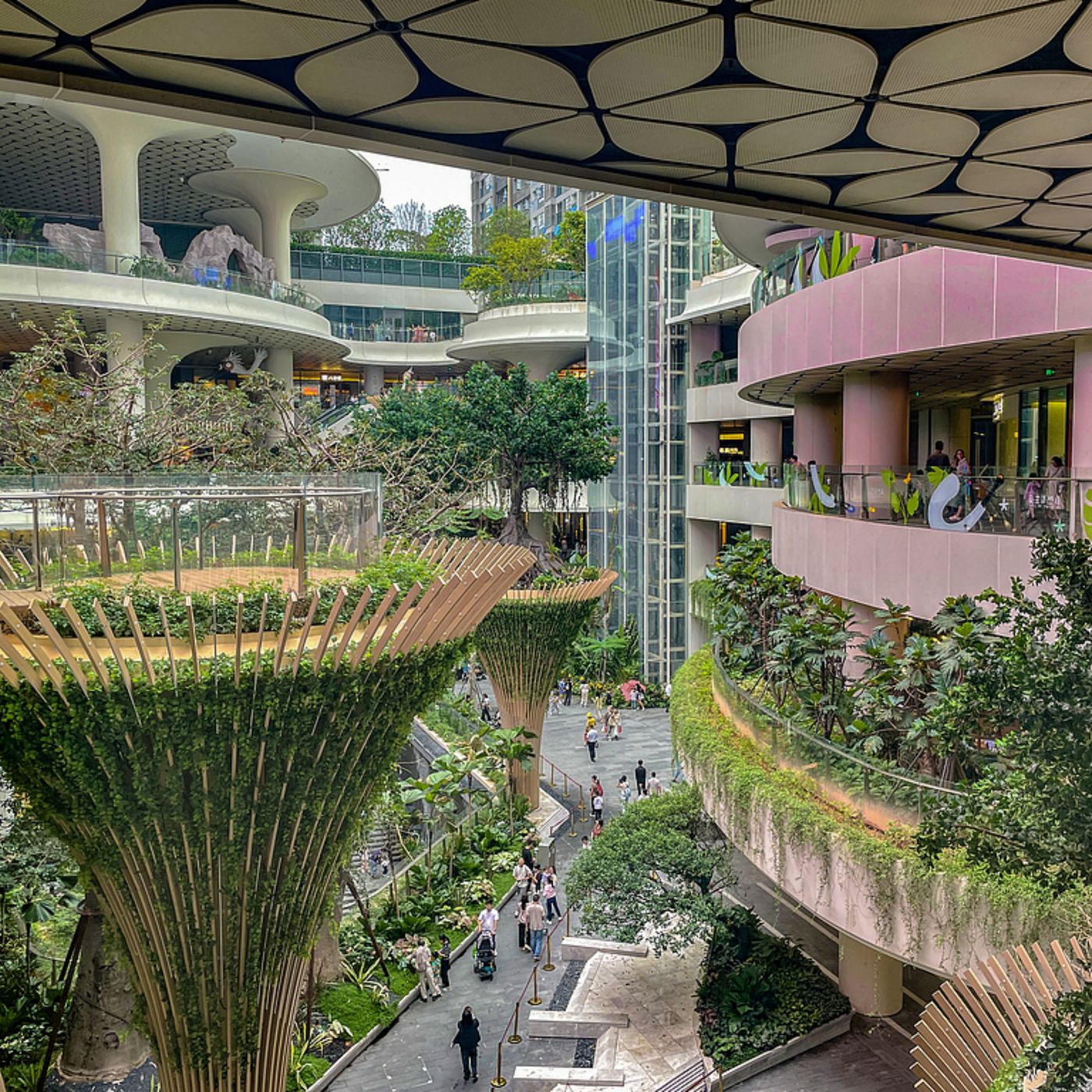 Shopping, nature: Commercial center harmony!