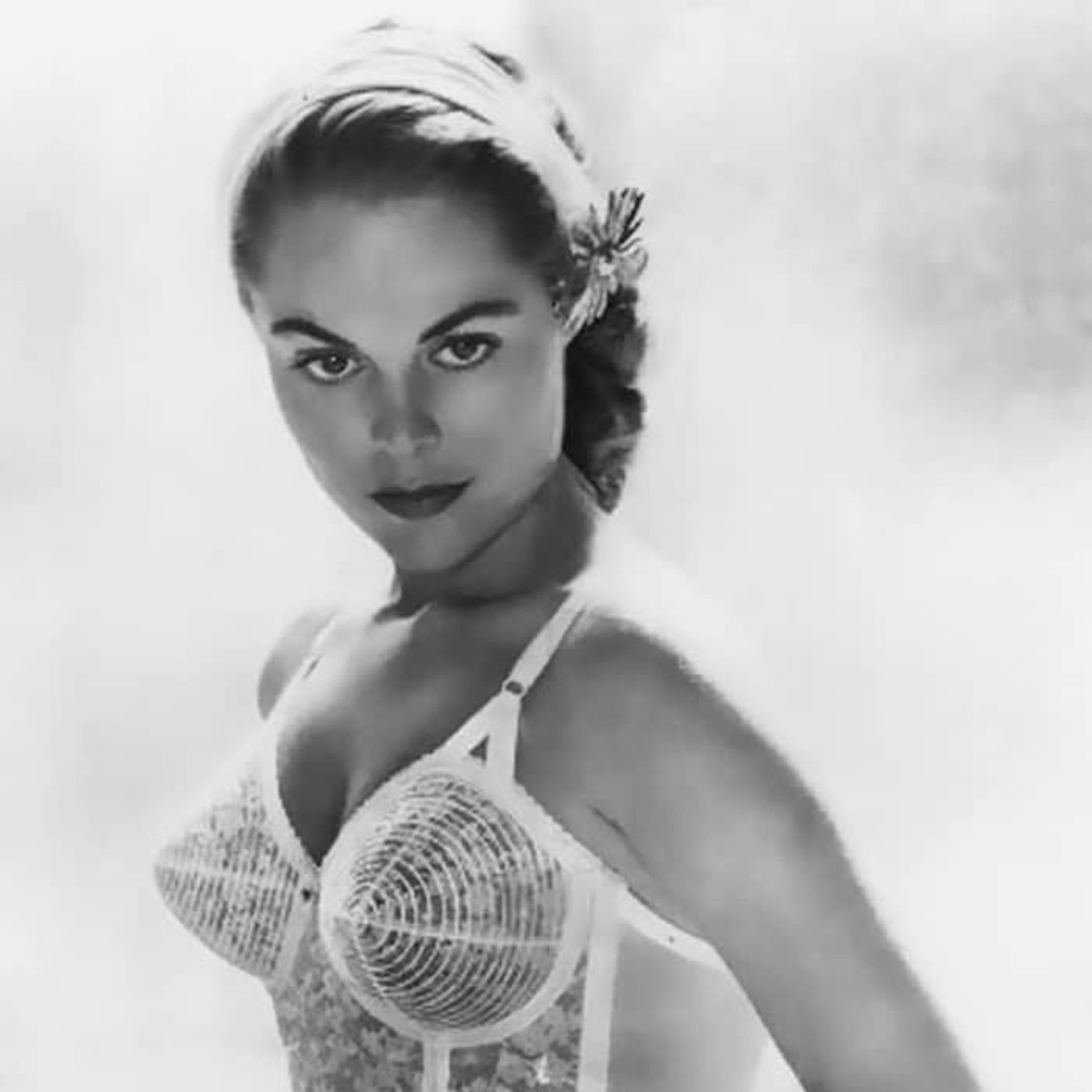CARTOLINE. ALBUM SALUTI DA … Caresse Crosby e il brevetto del reggiseno episode artwork