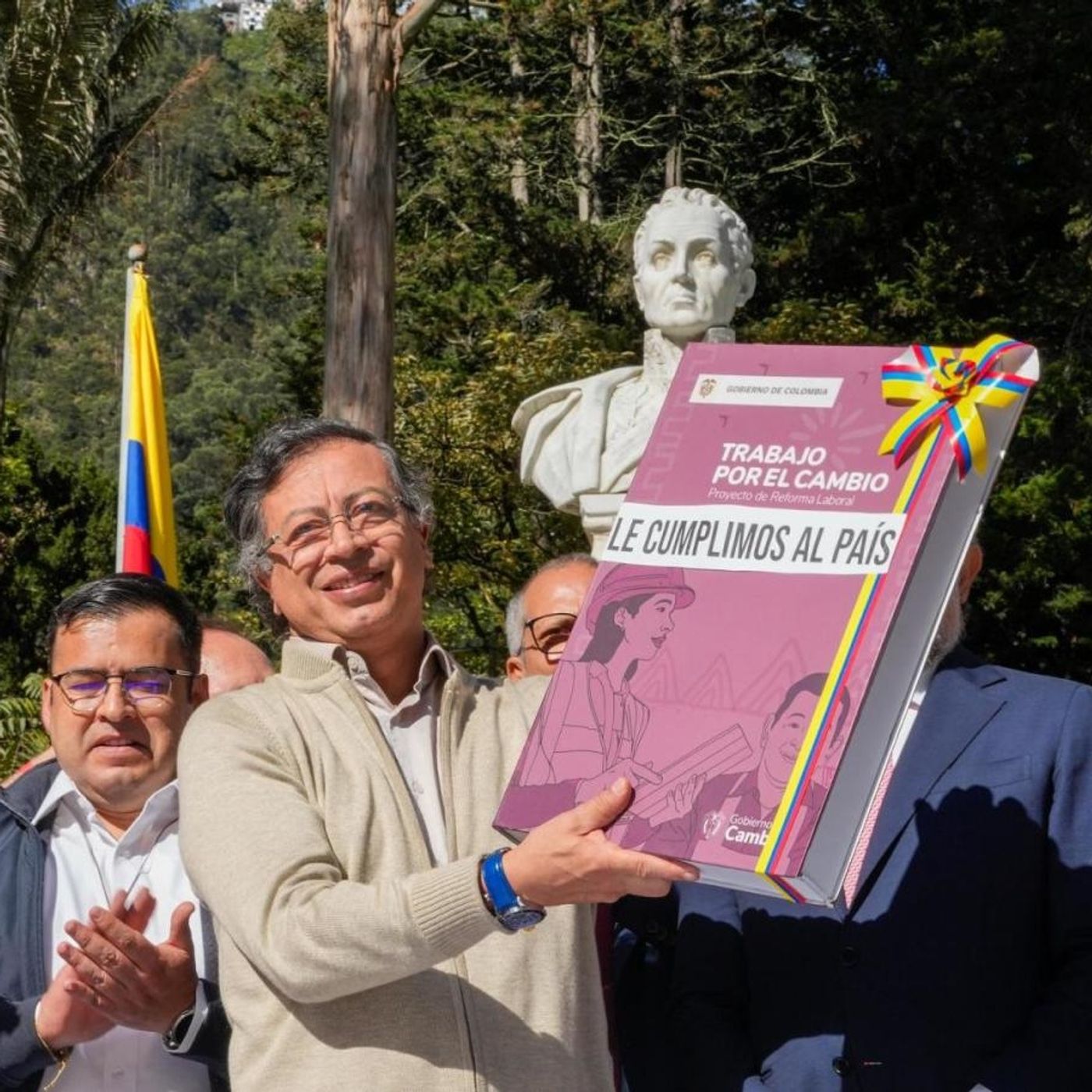Petro firma la reforma laboral ante Bolívar: “Le cumplimos al país” episode artwork