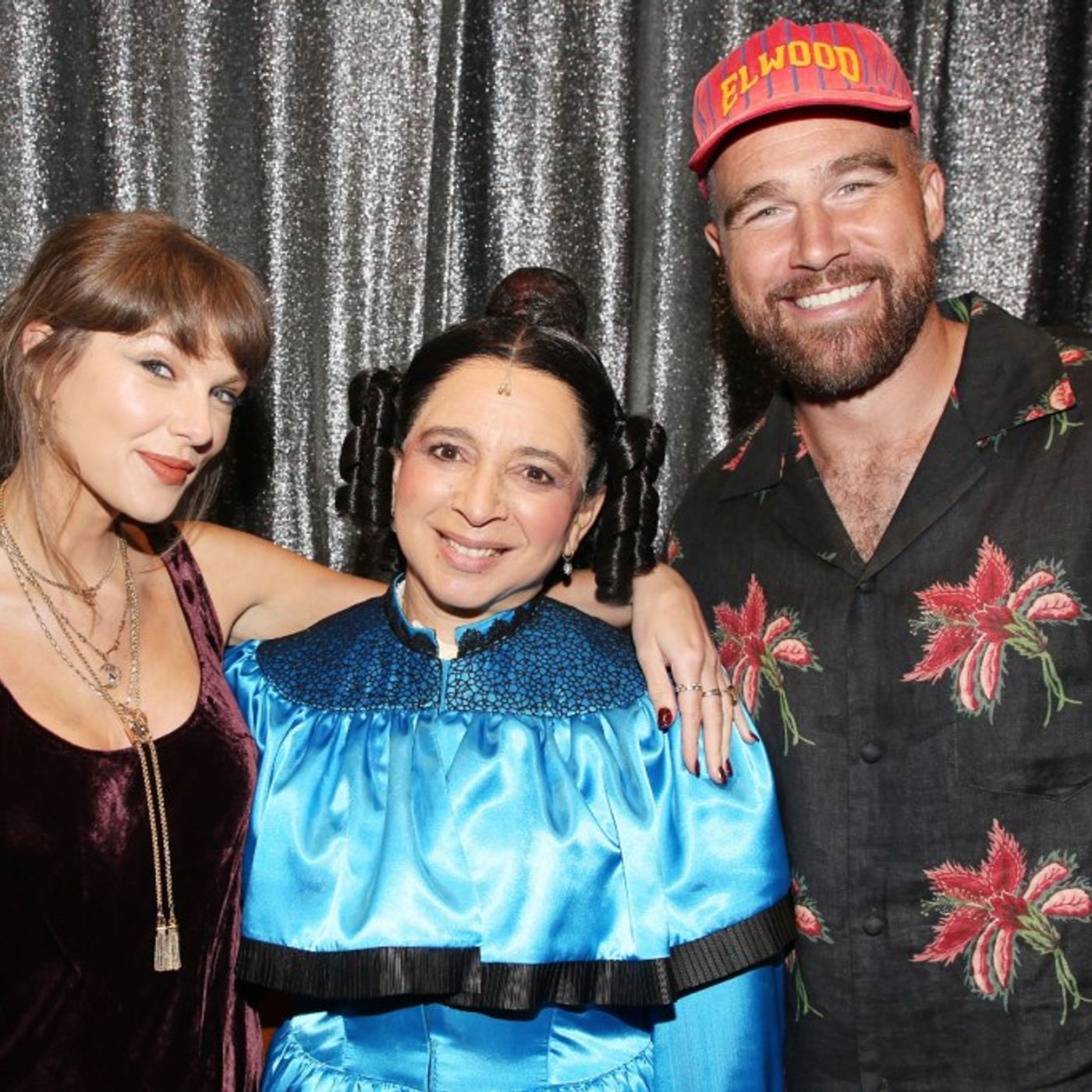 Taylor Swift, Travis Kelce Make an Appearance at Broadway Comedy ‘Oh, Mary!’ Starring Maya Rudolph episode artwork