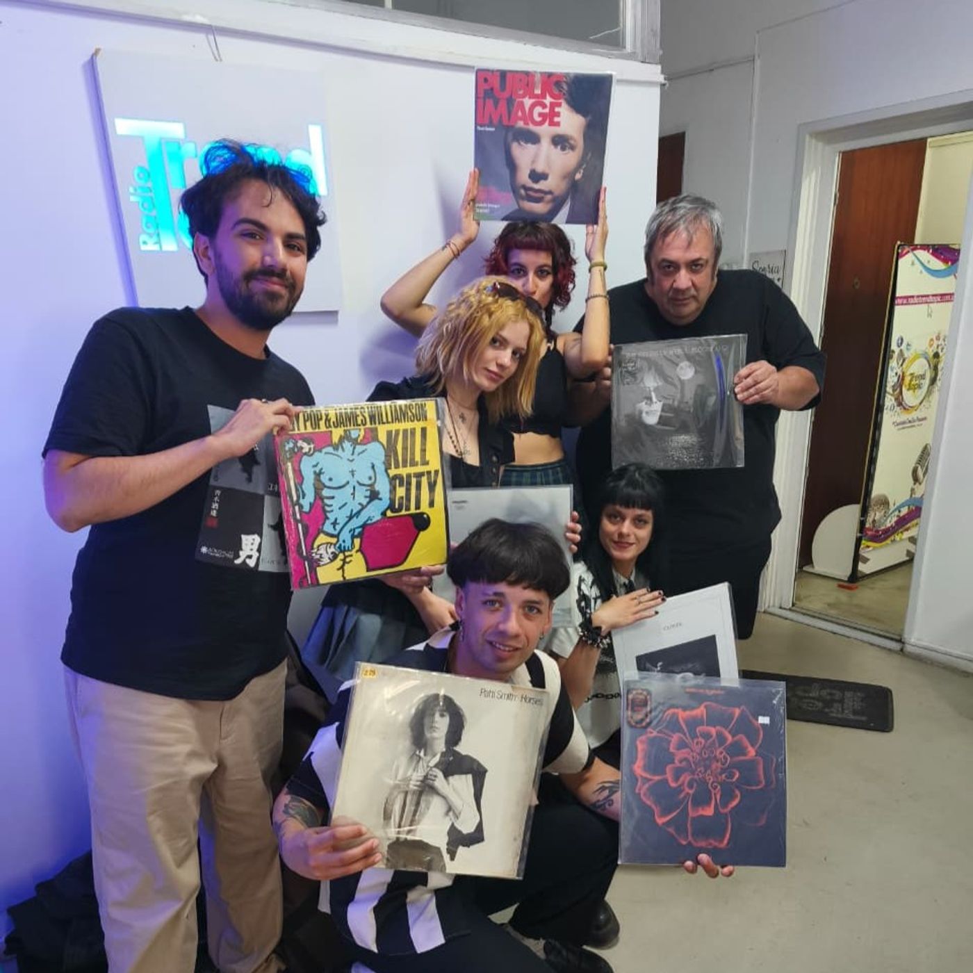 Un antitesis al glamour - Buenos Vampiros visitan Música del Ático [496]