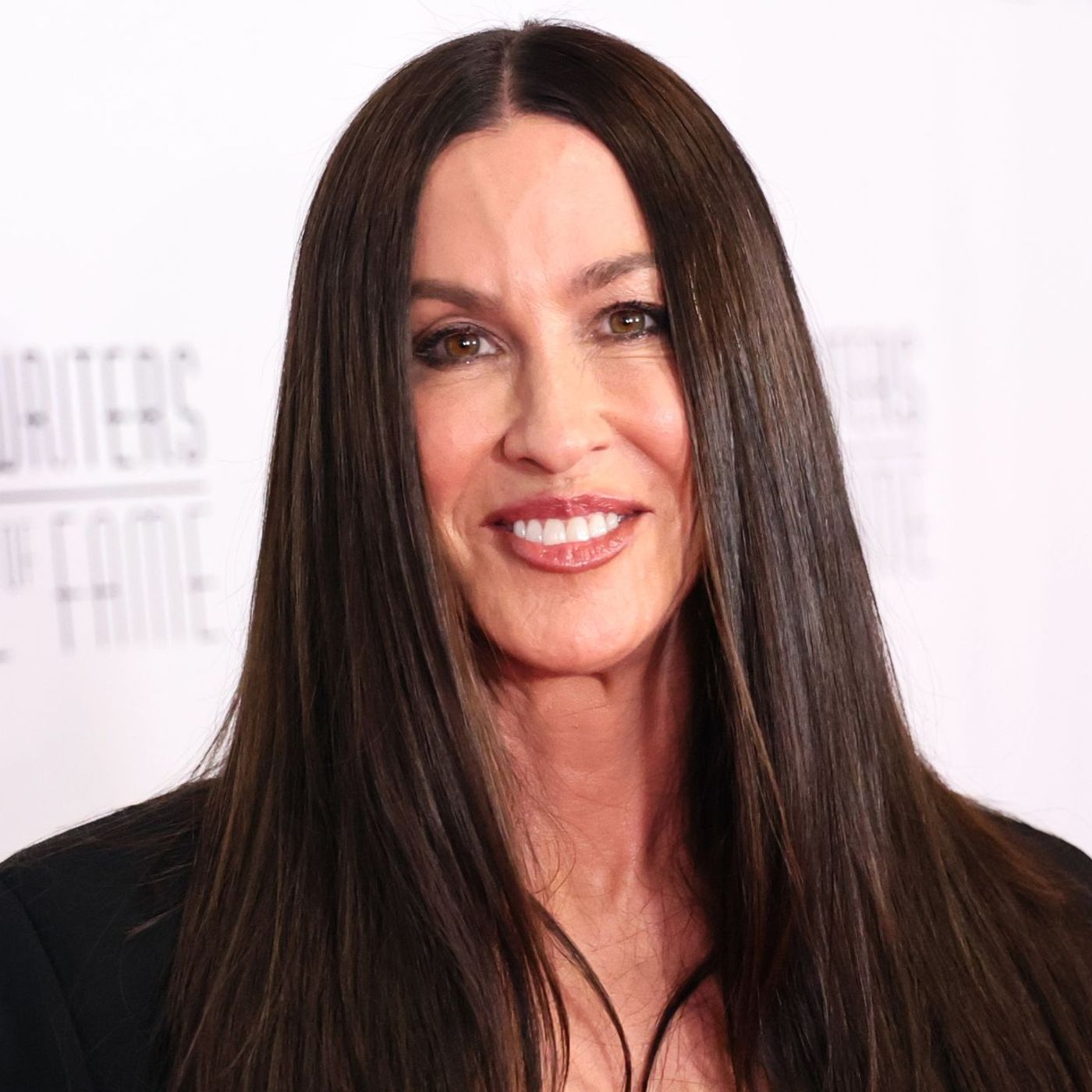 Alanis Morissette accuses ex-tour manager of extortion scheme over airport drugs in lawsuit episode artwork