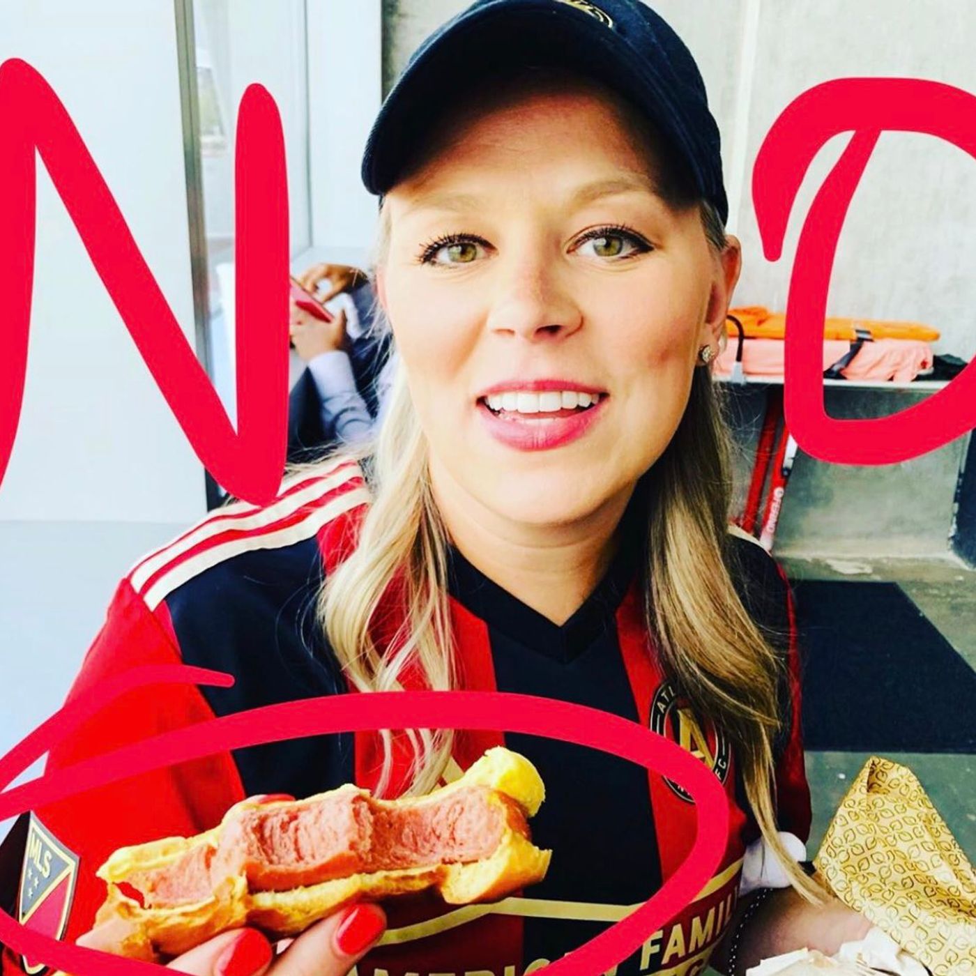 Denise defends her crazy way of eating hotdogs!