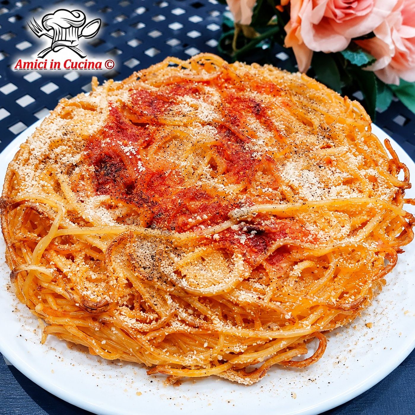 Frittata di spaghetti al forno con cuore filante