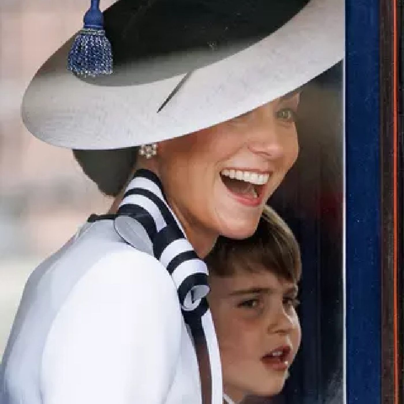 CATHERINE MIDDLETON IS BACK AND SHE LOOKS GREAT N GLOWING😊😄😊😄😊😄😃