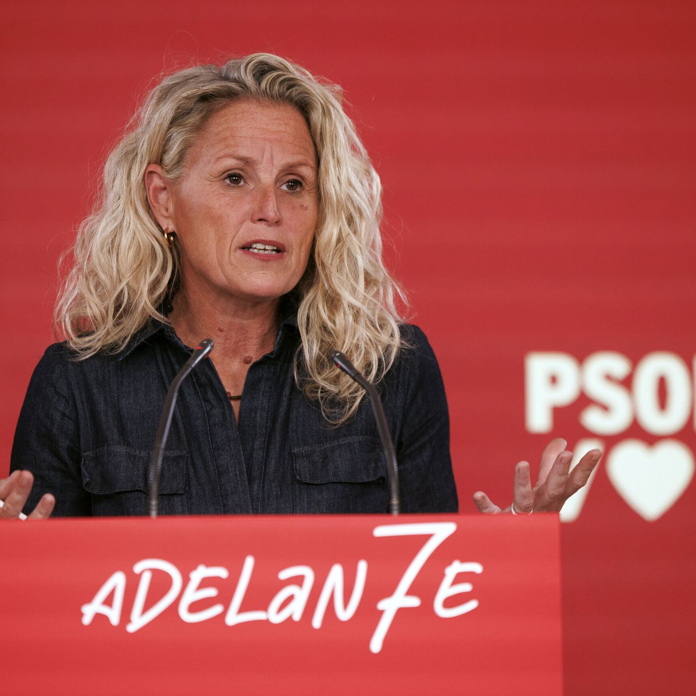 La República de los Tonnntos: Al PSOE no le basta con fracasar en Extremadura sino que pretende hacer el ridículo