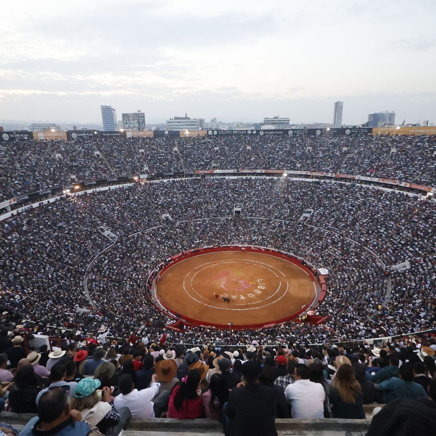 Las Noticias de La Mañana: Ciudad de México prohíbe las corridas de toro sin sangre