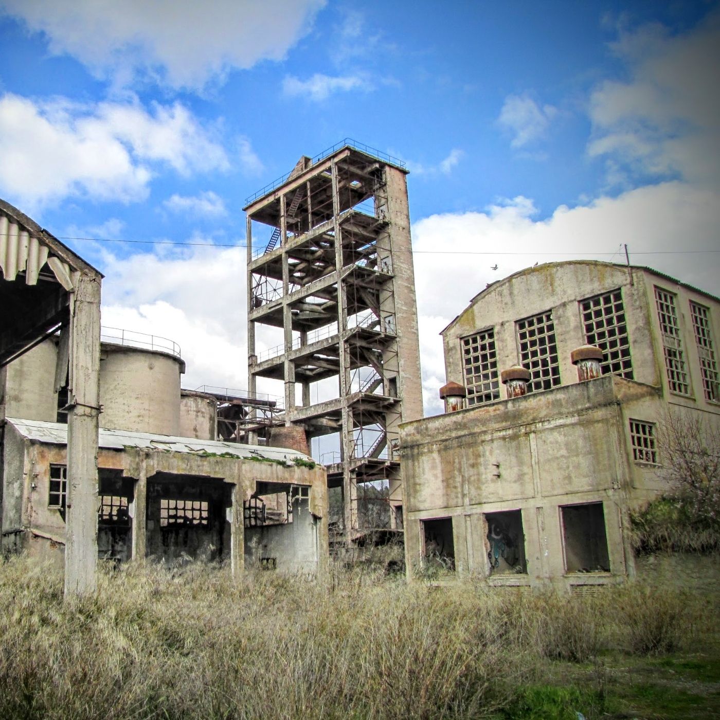 Al filo de lo real nº.558: Investigando y haciendo urbex en lugares malditos episode artwork