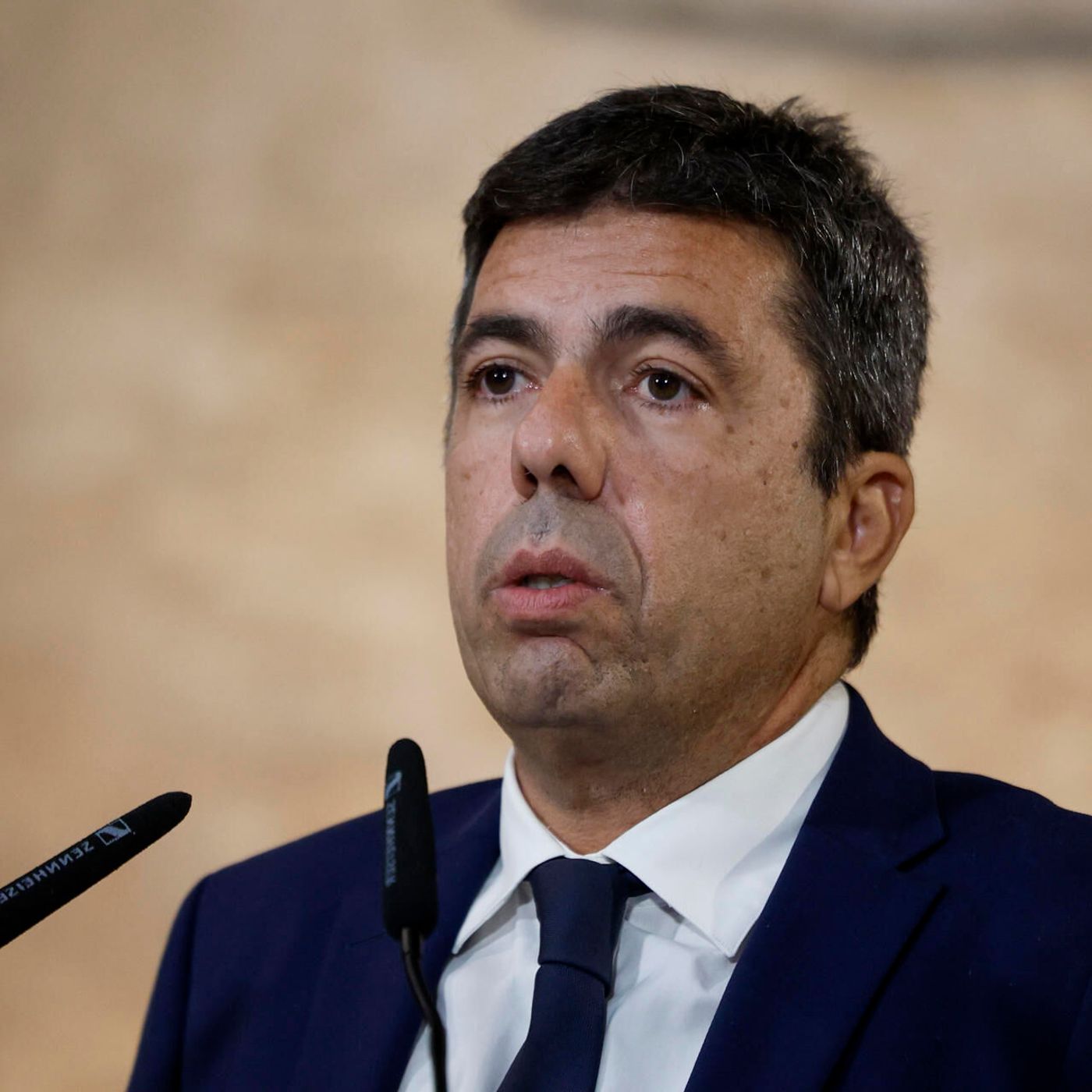 Las Noticias de La Mañana: La presión por la gestión de la DANA y las encuestas acorralan a Carlos Mazón.