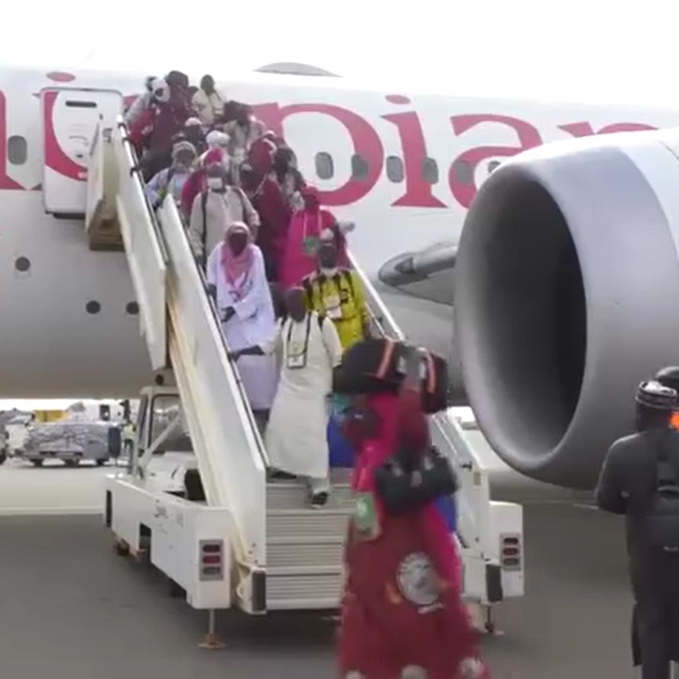 Le journal du 08 mai - report du premier vol charter des pèlerins nigériens episode artwork