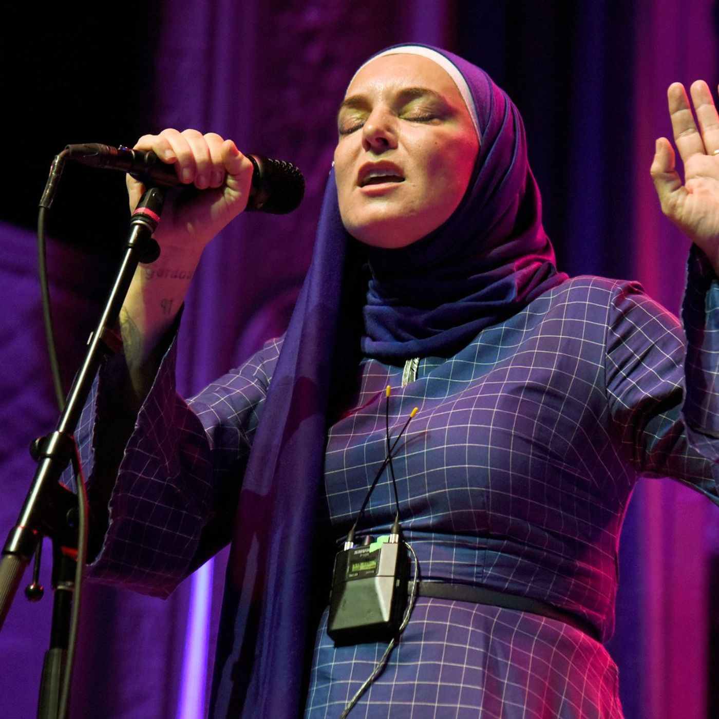 Adele Bertei says Sinéad O’Connor “dumped” David Holmes from producing final album and accuses him of “exploiting” her memory