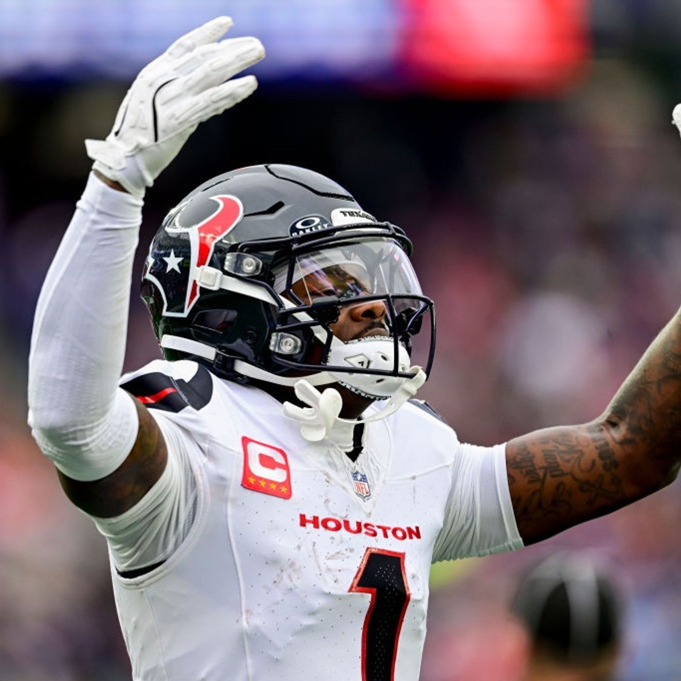 Cleveland Walks-Off Yankees, NIL Causes Coach To Retire, Texans Underdogs At Lambeau