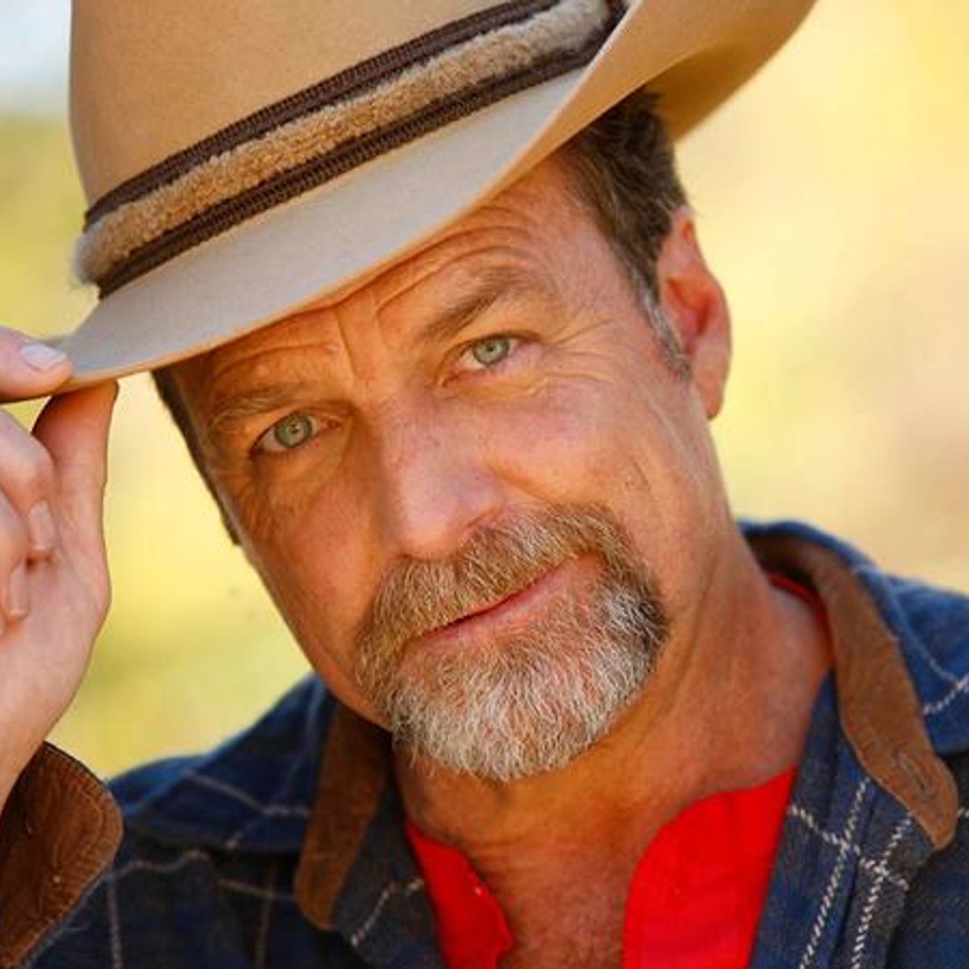 CHRISTMAS MUVIES SPOTLIGHT SPECIAL WITH AWARD WINNING ACTOR DARBY HINTON episode artwork