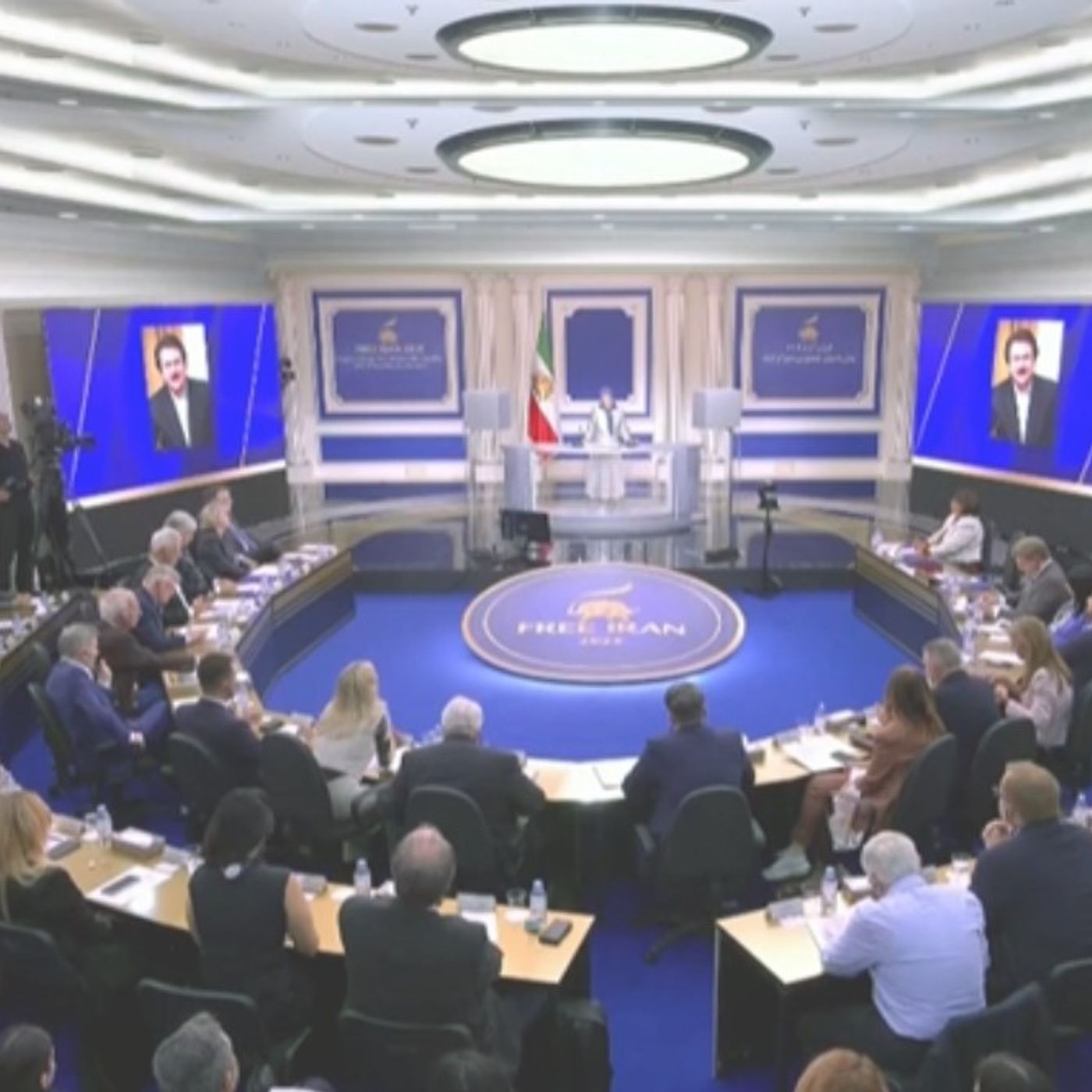 ایران آزاد، پیش به‌سوی جمهوری دموکراتیک