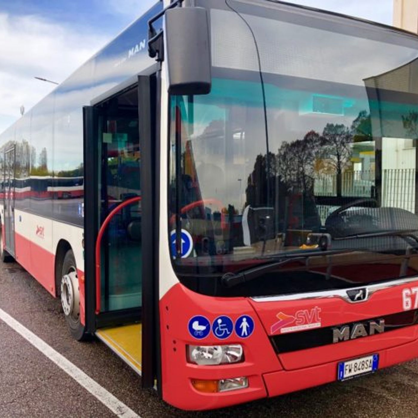 Senza biglietto sul bus: punta una pistola contro l’autista per farlo partire episode artwork