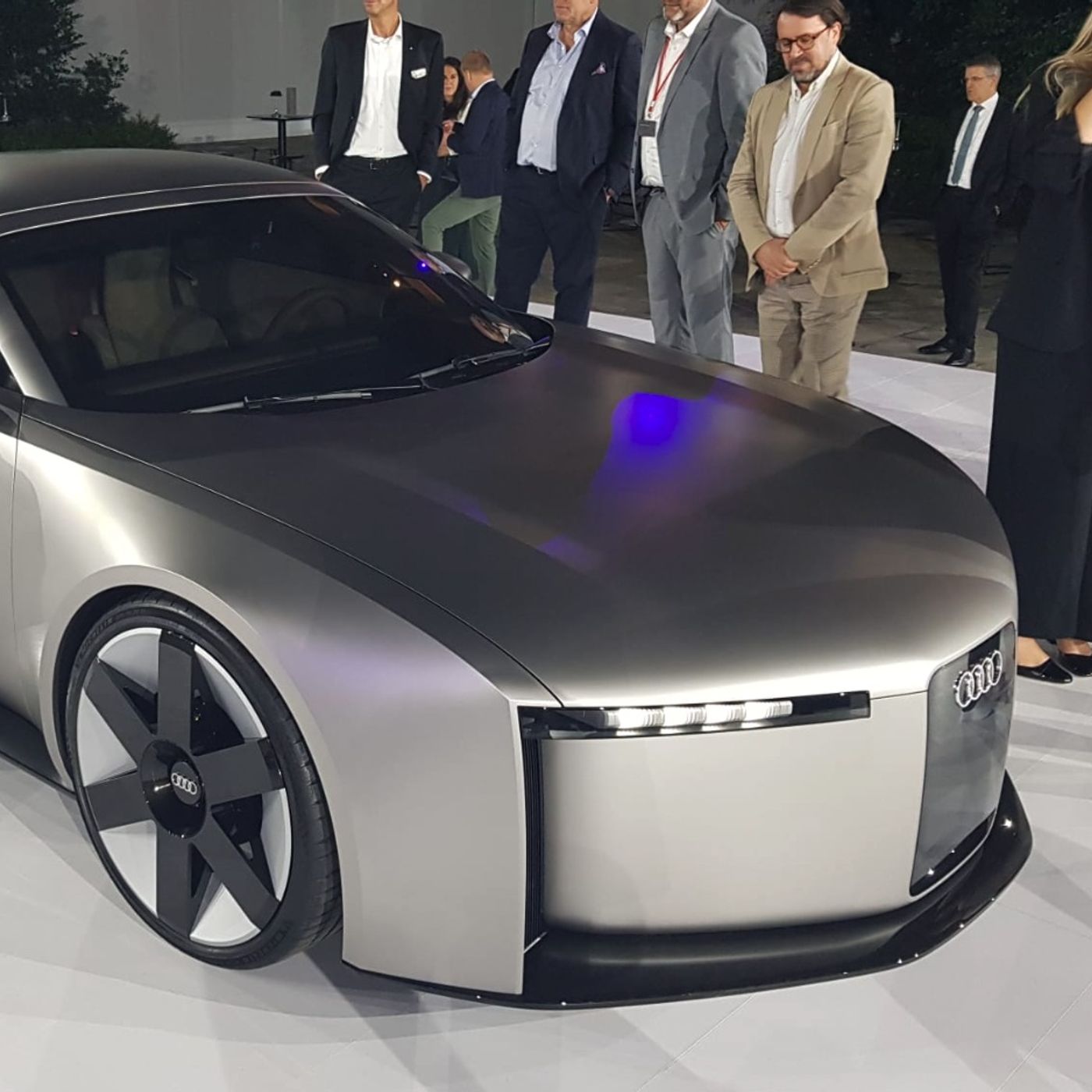 AUDI Concept C - L'essenzialità del design segna un nuovo inizio episode artwork