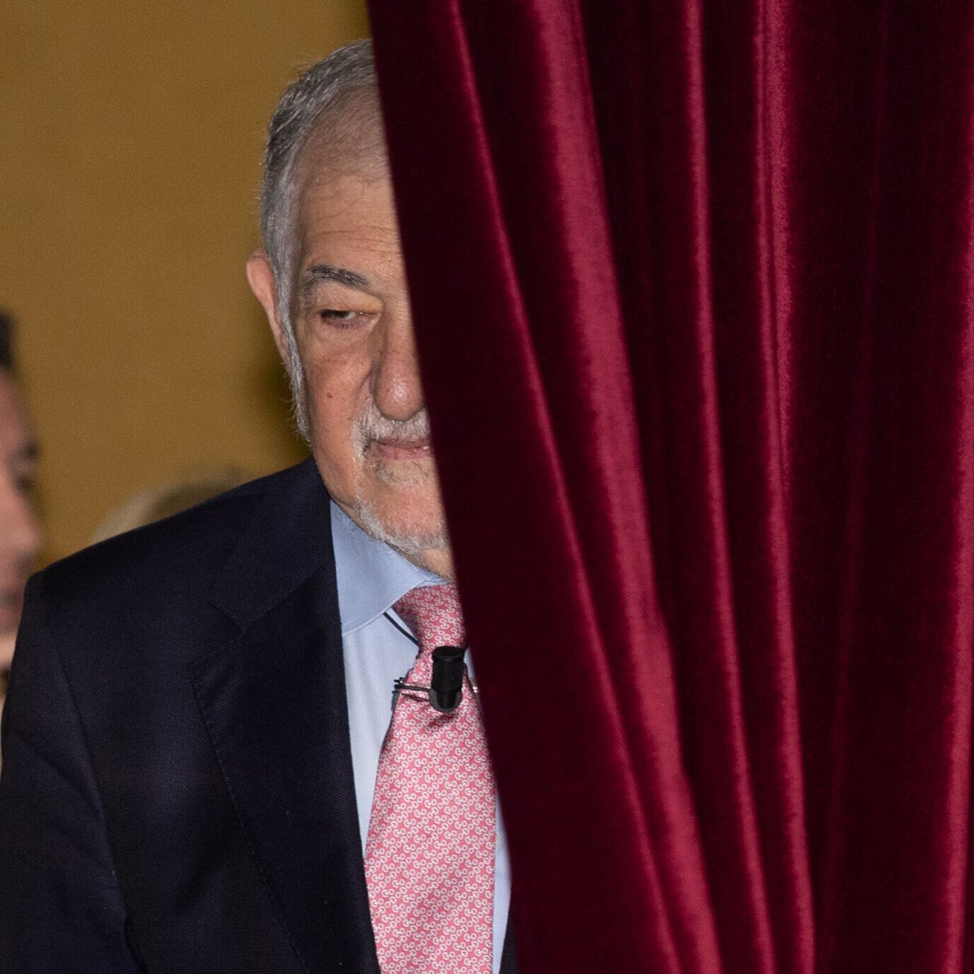 Tertulia de Federico: Sánchez hace teatro en Europa mientras Pumpido ejecuta su plan en España