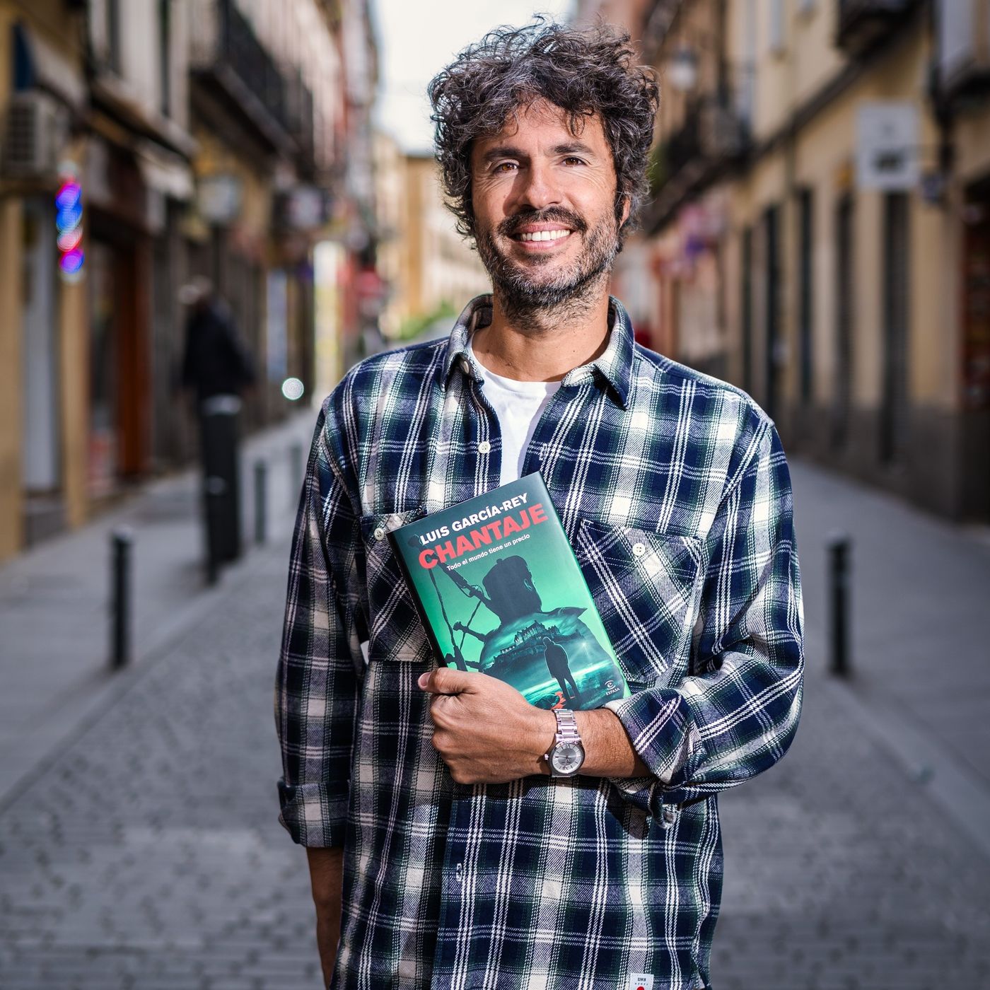 Luis García-Rey con 'Chantaje' episode artwork